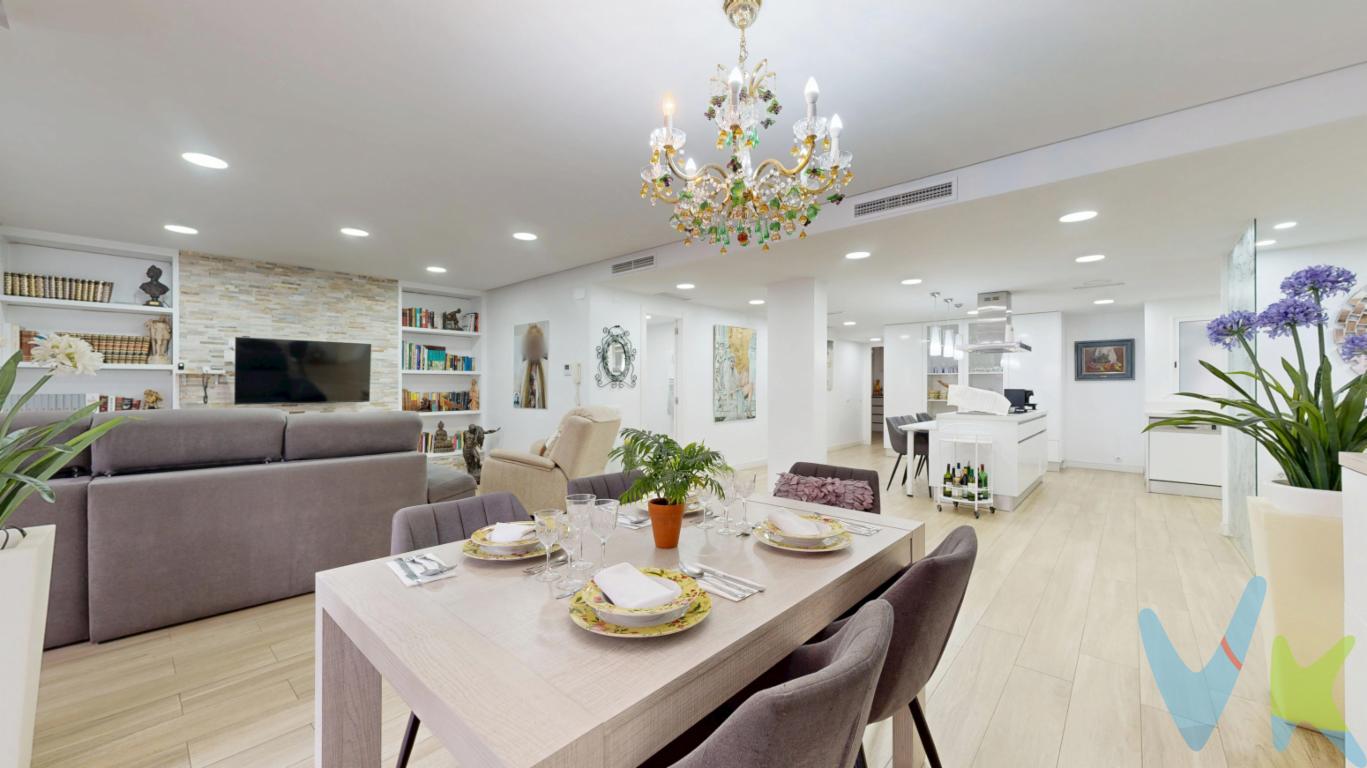 PISO REFORMADO DE 3 HABITACIONES Y ASCENSOR JUNTO AL AYUNTAMIENTO   Distinción y bienestar en el centro de Torrent, vivienda con reforma integral, con excepcional luminosidad en la mejor ubicación de Torrent, en una finca señorial y patio recién reformado, con una superficie construida de 130 m2.  Si buscas vivir en una vivienda diferente, elegante, en la que disfrutar desde su amplia terraza-balcón con una perfecta orientación al este, así como de las fiestas y tradiciones torrentinas, has encontrado tu nuevo hogar. El piso distribuye sus 130 m2 en un área cuadrada, sin pasillo, con tres espaciosas habitaciones y dos grandes baños completos. Amplia y acogedora cocina abierta al salón, con isla, que la dotan de mayor comodidad para moverse con libertad y poder disfrutar de un espacio para hacer vida con los tuyos. La vivienda se corona con un espectacular salón-comedor de 40 m2 que hará las delicias de tus reuniones con familiares y amigos junto a su fantástico balcón de cerca de 10 m2 en el que tendrás un espacio para disfrutar ?EUR?a la fresca?EUR? o para relajarse con un refrigerio.  La casa tiene todas las paredes y techos lisos dotándola de un aire atractivo y moderno.   La ubicación en la que encontrarás tu nuevo hogar es excepcional. Vivirás en el centro histórico y cultural de la ciudad de Torrent. Junto al ayuntamiento y en la emblemática calle de Ramón y Cajal, desde la que vivir las fiestas y tradiciones torrentinas. Además, concretamente la finca de la que forma parte se trata de una comunidad señorial acogedora tanto a nivel humano como en los elementos comunes de los que dispone, como el hall de entrada, la escalera, el ascensor o cada uno de sus rellanos.  Sin ninguna duda es el hogar diferente que estabas buscando, destilando elegancia por los cuatro costados, con un precio especialmente negociado para ti.    Si tienes que vender antes tu vivienda, llámanos y te asesoramos cómo hacerlo para además tener los mínimos gastos posibles y todas las garantías.  Agencia Registrada con el nº00516 en el Registro Obligatorio de Agentes Inmobiliarios de la Comunidad Valenciana    Por mandato expreso del propietario, COMERCIALIZAMOS ESTE INMUEBLE EN EXCLUSIVA, lo que le garantiza el acceso a toda la información, a un servicio de calidad, un trato fácil, sencillo y sin interferencias de terceros. Por este motivo, se ruega NO MOLESTAR AL PROPIETARIO, a los ocupantes de la propiedad o a los vecinos. Muchas gracias por su comprensión.   La oferta está sujeta a cambios de precio o retirada del mercado sin previo aviso. Este anuncio en su conjunto, incluyendo textos, fotos, imágenes o cualquier otro contenido de este, no es vinculante dado que la información es ofrecida por terceros y puede contener errores. Se muestra a título informativo y no contractual.  El precio del inmueble no incluye los honorarios de la agencia que ascienden al 4%+IVA del precio final del inmueble, ni los gastos de notaría y registro de la propiedad (que están sujetos a aranceles y varían dependiendo del precio de escrituración), ni los impuestos (que en la Comunitat Valenciana varían dependiendo del precio del inmueble y de las características personales del comprador).  Esta propiedad se pone a la venta con toda la documentación comprobada y en regla, por lo que ofrecemos GARANTIAS a los compradores.  