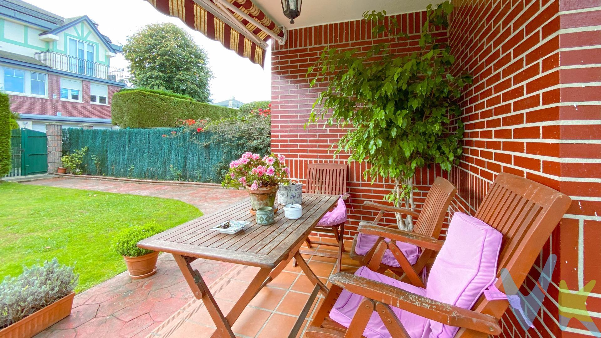 Presentamos este excepcional chalet pareado de 264 m² construidos sobre parcela privada de 347 m², situada en una de las urbanizaciones más demandadas de Santa Cruz de Bezana. Ubicación estratégica:. A escasos 10 minutos en coche del centro de Santander y 15 de Torrelavega, con acceso inmediato a las playas de Liencres, Covachos y San Juan de La Canal. Entorno residencial consolidado con estación de cercanías, centro de salud, colegios, instituto, supermercados y amplísima oferta de ocio, deporte y restauración. Distribución inteligente y práctica:. Planta baja - Acceso desde jardín a espacioso salón con galería de cristal, cocina de generosas dimensiones con despensa, baño completo y estancia adicional versátil (salita, comedor secundario o dormitorio invitados). Primera planta - Tres amplios dormitorios y dos baños completos. El dormitorio principal destaca por su baño en suite con acceso a través de vestidor privado y terraza individual con orientación mediodía. Ático - Espacio diáfano de múltiples posibilidades: zona de ocio, despacho profesional o apartamento independiente. Semisótano - Garaje cerrado con capacidad para dos vehículos, cuarto de lavado y gran sala polivalente para bodega, gimnasio o área de reuniones. Exterior: Parcela privada con orientación sur que garantiza luminosidad durante todo el día. Porche de acceso perfecto para momentos de descanso y disfrute al aire libre. Junto a la urbanización: Pistas de pádel y entorno cuidado que combina tranquilidad residencial con accesibilidad total a servicios. Una oportunidad única para familias que buscan espacio, funcionalidad y calidad de vida en un entorno privilegiado. 📅 Dada la demanda actual, las visitas se realizarán exclusivamente en jornadas programadas y siguiendo un riguroso orden de contacto. Se sugiere máxima antelación para garantizar disponibilidad en los horarios establecidos. Nota: El acceso a la visita está sujeto al cumplimiento previo de los requisitos imprescindibles y disponibilidad del equipo comercial. CONDICIONES: Precio sujeto a decisión del propietario. Se añaden impuestos, gastos de notaría, registro y honorarios de agencia. Consultar resto de condiciones.