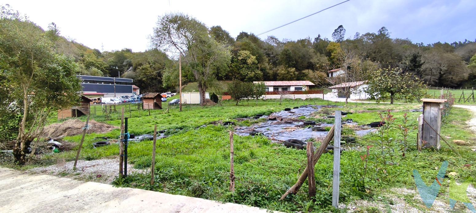 Ponemos en venta esta fantástica huerta llana situada en la entrada del pueblo de Roiz, perteneciente al municipio de Valdáliga. Una zona tranquila, pero bien comunicada, donde prodigan casas típicas, barrios y parajes para perderse paseando. Es una FINCA RUSTICA NO URBANIZABLE de 727 m2 soleada y resguardada, ideal para cultivo. Con acceso asfaltado hasta la finca.Roiz está muy cerca de la salida a la autovía A8, próxima a San Vicente de la Barquera, Comillas y sus playas.No dejes pasar la oportunidad que estás buscando, llámanos y te la enseñaremos.