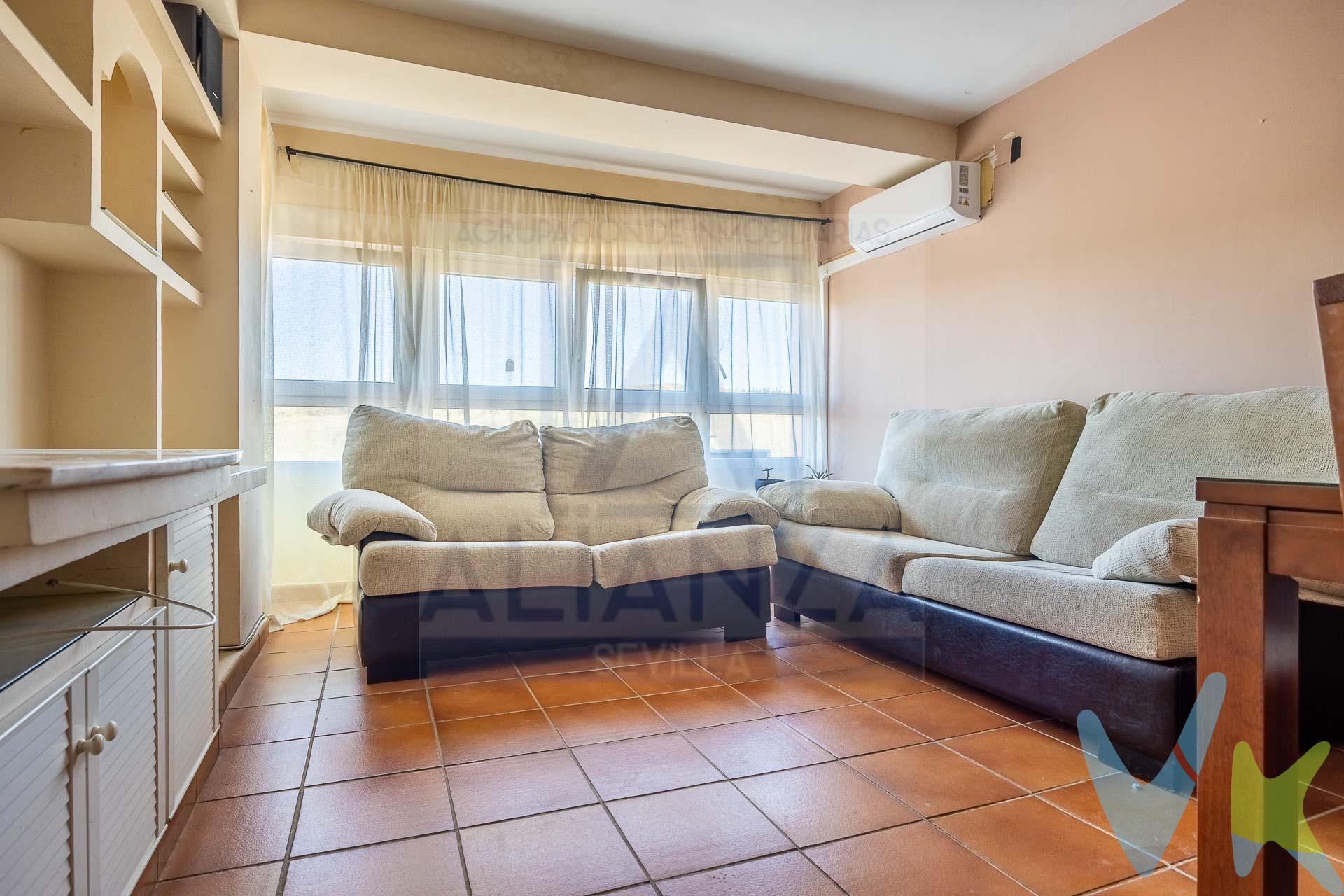 Vive en las alturas con todas las comodidades en Camas. Descubre este magnífico piso situado en una exclusiva urbanización privada en Camas, diseñado para quienes buscan confort, seguridad y calidad de vida. Ubicado en la séptima planta con ascensor, ofrece vistas despejadas que llenan cada estancia de luz natural. La vivienda cuenta con tres dormitorios, un baño completo, salón amplio y acogedor, y cocina independiente, ideal para disfrutar de momentos únicos en familia. Además, se entrega amueblado, listo para entrar a vivir sin preocupaciones. Entre sus atractivos, destaca la piscina comunitaria, perfecta para relajarse en verano, y el ascensor, que garantiza comodidad en el día a día. Todo ello en un entorno tranquilo, con servicios cercanos y excelente conexión con Sevilla. Si buscas un hogar que combine privacidad, funcionalidad y vistas privilegiadas, esta es tu oportunidad. En cumplimiento de las obligaciones de información previstas Disp. final 3ª de la Ley 10/2025, de 28 de diciembre, de servicios de atención a la clientela y transparencia, así como en la normativa sectorial vigente, y RD 218/2005 de Inf. de la Junta de Andalucía, el precio indicado no incluye los gastos e impuestos inherentes a la adquisición, los cuales se desglosan estimados o con posibilidad de calcularlos a continuación; los gastos más ajustados serán dados en el D.I.A. en la visita a inmuebles, o antes. *Gastos de Notaría: La Minuta se calculará según al arancel notarial oficial: Anexo I, del Real Decreto 1426/1989, de 17 de noviembre. Enlace: https://notariared.com/calculadora-gastos-compra-vivienda/. *Gastos de Registro de la Propiedad: La inscripción se facturará según el arancel oficial: ANEXO I, del Real Decreto 1427/1989, de 17 de noviembre. Igual enlace anterior . *Gastos de Gestión (Gestoría): Los honorarios por la tramitación administrativa, liquidación de impuestos e inscripción registral ascienden de forma estimativa a [363 € aprox.] (IVA incluido), aunque depende de cada caso, y su dificultad. *Honorarios Agencia del Vendedor: incluidos en el PVP. *Honorarios Agencia del comprador: La agencia prestará los servicios de información, asesoramiento y acompañamiento previstos en el Encargo de Servicios y en el D.I.A. Si solicita servicios adicionales o personalizados, sus honorarios serán informados previamente, de forma individualizada y por escrito, conforme a la libertad de pactos y a la normativa vigente. *Si necesita Financiación, su banco le informará. *Impuesto sobre Transmisiones Patrimoniales (ITP): Se aplicará el tipo impositivo vigente en Andalucía (generalmente el 7%, sin perjuicio de tipos reducidos del 6%. 3,5%,  etc,  aplicables según las circunstancias personales del comprador o las características del inmueble). El impuesto se devenga sobre el superior entre: 1.- Valor de Referencia de Catastro; y  2.- Precio de venta. Puede calcular su situación personal en el portal oficial de la A.T. de Andalucia. enlace: https://www.juntadeandalucia.es/organismos/economiahaciendayfondoseuropeos/areas/tributos-juego/tributos/paginas/impuestos-cedidos-transmisiones.html. 