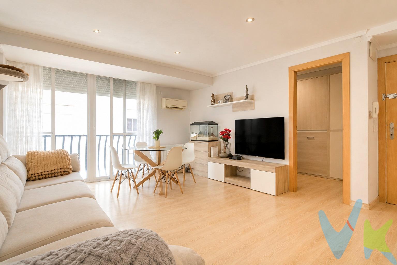 Nueva propiedad a la venta en Sagunto, totalmente reformada y lista para entrar a vivir. . Nos encontramos en la tercera planta de una finca CON ascensor en Sagunto. Zona tranquila y con todos los servicios a pie de calle. Se trata de una vivienda que ha sido reformada en su totalidad incluyendo las instalaciones de luz y agua y se encuentra lista para entrar a vivir. . Dispone de tres habitaciones, un salón comedor muy grande gracias a que le han cerrado el balcón, cocina independiente y un amplio cuarto de baño. . Pide tu visita!
