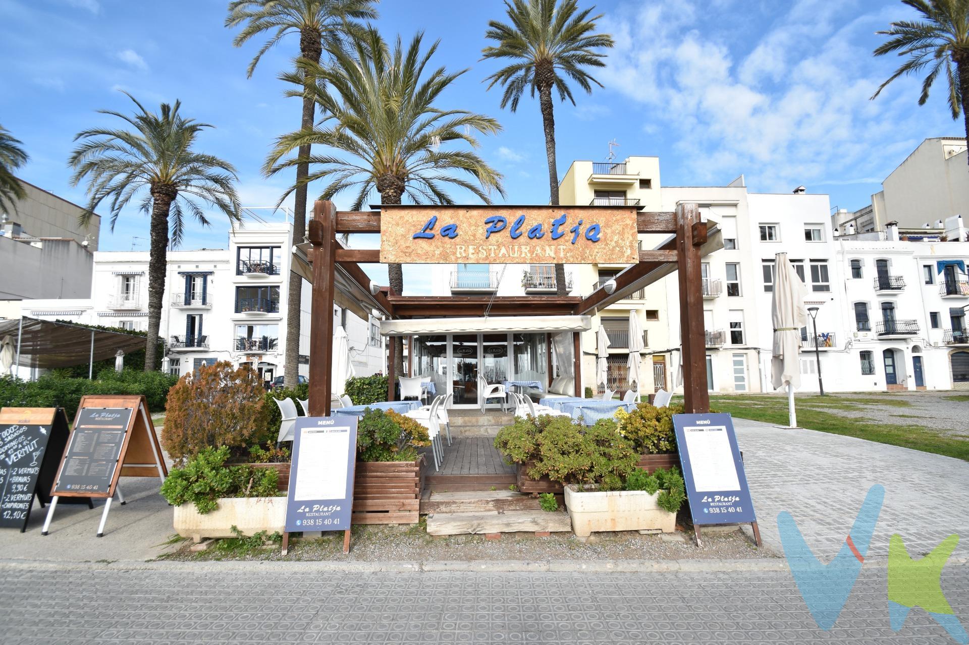 ¿Busca una inversión segura en el sector gastronómico? Ponemos en venta el restaurante LA PLATJA, un referente histórico en el Passeig del Carme. Ubicado en el corazón del ocio de Vilanova, frente al Port Nàutic y a escasos metros del mar. Su ubicación es imbatible, en la zona de mayor afluencia turística y local. El local cuenta con la exclusividad del último invernadero acristalado del paseo, lo que permite una explotación de gran aforo y máximo confort durante los 365 días del año. El negocio está listo para operar: totalmente montado, con licencia vigente, maquinaria al día y un fondo de comercio consolidado tras años de éxito. Una propiedad icónica con rentabilidad garantizada desde el primer día. Consulte las diversas opciones de venta. Sobre la ubicación: Vilanova i la Geltrú es una capital de comarca con más de 70.000 habitantes, 6 km de playas de arena fina y una potente actividad náutica y pesquera. Su oferta gastronómica atrae clientes de todo el Garraf tanto en invierno como en verano. Con comunicaciones excelentes por carretera y transporte público, se sitúa junto a Sitges, a solo 30 minutos del aeropuerto y 40 minutos de Barcelona. Solicite información detallada y una visita privada en nuestras oficinas. El precio no incluye impuestos (ITP, IVA i AJD), ni los gastos de notario ni los de registro.