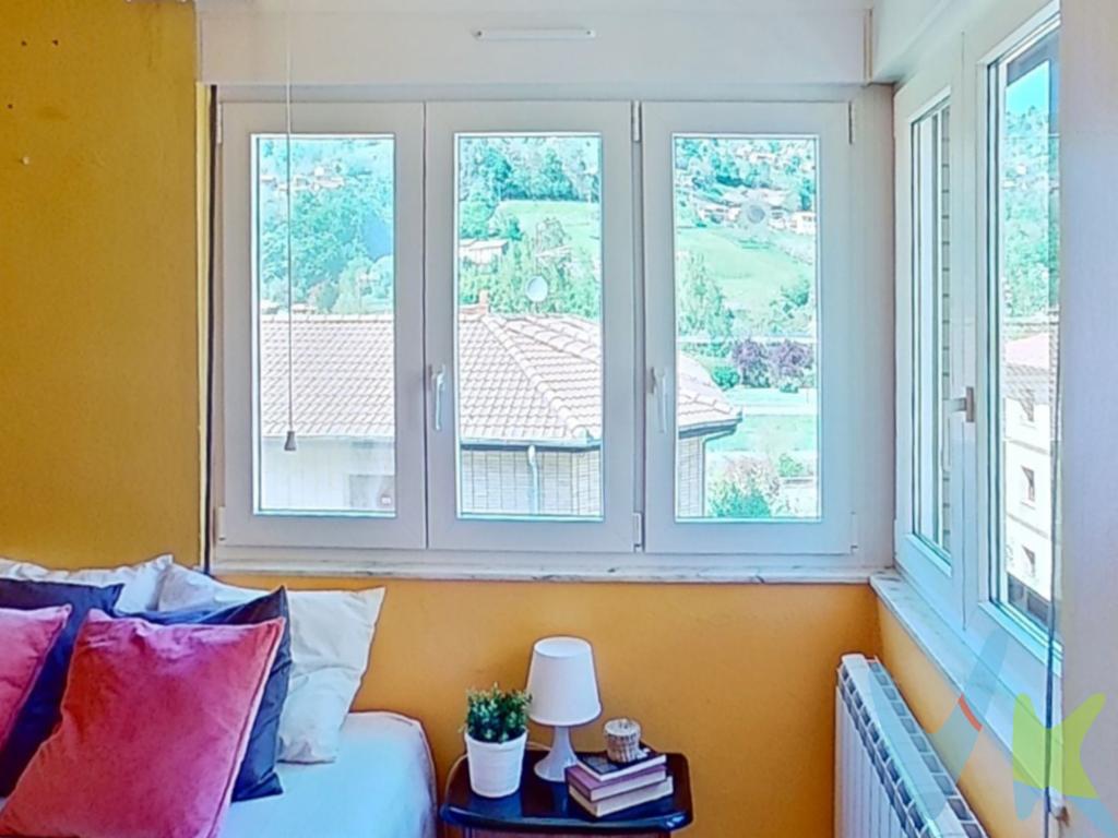 Piso luminoso y espacioso en el corazón de San Martín del Rey Aurelio¡Tu nuevo hogar te espera!
¿Buscas un piso amplio, bien ubicado y a un precio inmejorable? 
Esta vivienda de 94 m² construidos, situada en San Martín del Rey Aurelio, Asturias, es la oportunidad perfecta para empezar una nueva etapa. Ideal para familias jóvenes, parejas que sueñan con su primer hogar o inversores que saben detectar el potencial.

Situado en una cuarta planta, este piso cuenta con tres dormitorios, lo que lo convierte en una opción versátil tanto para quienes necesitan espacio adicional como para quienes buscan crear una zona de teletrabajo o estudio. Además, su baño completo y cocina independiente ofrecen todo lo necesario para entrar a vivir o diseñar la reforma que siempre has imaginado.

Gracias a su buena distribución y luz natural durante todo el día, la vivienda transmite una sensación de calidez y amplitud que enamora desde el primer momento.

La ubicación es otro de sus grandes atractivos: en una zona tranquila y residencial, con todos los servicios a mano (supermercados, centros educativos, transporte público), y con excelente conexión a las principales vías de comunicación.

Todo esto por solo 52.000 euros, una inversión muy por debajo del precio medio de la zona.

¿Te imaginas creando tu hogar aquí?
Es el momento de tomar una decisión inteligente y apostar por un piso con alma, con potencial, y con un precio que no se repetirá.
