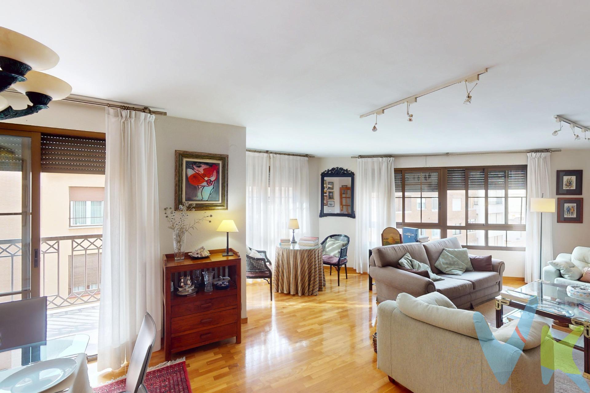 Presentamos esta espectacular vivienda esquinera ubicada en la codiciada zona de Fadrell. Con una distribución eficiente que maximiza el espacio disponible, cuenta con un hall de entrada acogedor que da paso a todas las estancias. La amplia cocina de 15 m² se complementa perfectamente con su galería adyacente para mayor funcionalidad. El luminoso comedor-salón destaca por sus ventanas orientadas a dos calles y acceso directo al balcón privado de 4 m² ideal para disfrutar del aire libre. Esta propiedad alberga tres habitaciones dobles equipadas con armarios empotrados bien distribuidos hacia la calle; además de contar con una habitación principal diseñada como suite matrimonial que incluye vestidor y baño privado completo garantizando comodidad e intimidad. También dispone de otro baño completo adicional así como un pequeño trastero (anteriormente aseo) dentro del hogar destinado al almacenamiento práctico. Destacable es también la inclusión en el precio tanto del garage cómo del trastero situados dentro mismo edificio lo cual agrega valor significativo a esta oferta inmobiliaria. Este inmueble es en exclusiva, con lo que le facilitamos cualquier información sobre la vivienda. Por este motivo, solicitamos no molesten al propietario, ocupantes de la propiedad o vecinos de la comunidad. En todos los casos los precios expuestos son más impuestos y gastos derivados de la transmisión del inmueble. 