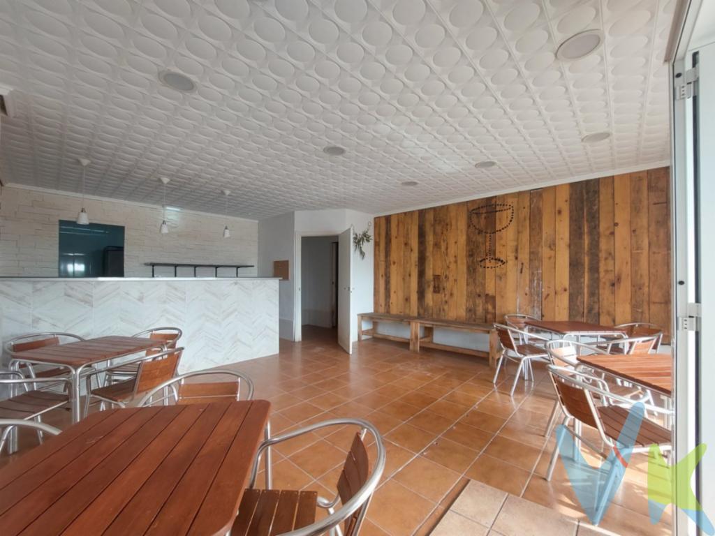 Presentamos este local comercial situado en el paseo marítimo de Canet den Berenguer, una zona privilegiada para tu negocio en la época de verano.. . Consta de 139m2 construidos, divididos en una sala principal, dos cuartos de aseo y zona de cocina.. . Observaciones:. . *Por mandato expreso del propietario, comercializamos este inmueble en exclusiva, lo que le garantiza el acceso a toda la información, a un servicio de calidad con el sello de Inmueble certificado que asegura tranquilidad a los compradores.. . *El precio indicado no incluye gastos ni otros conceptos, al precio habrá que añadirle los gastos propios de la transmisión inmobiliaria, como: honorarios notariales, impuesto al que se encuentre sujeta la transmisión (Impuesto sobre el Valor Añadido o Impuesto sobre Transmisiones Patrimoniales y Actos Jurídicos Documentados, según el caso), gastos de inscripción en el Registro de la Propiedad y honorarios de intermediación de la agencia inmobiliaria.. . *Como agencia inmobiliaria que representa a nuestros clientes vendedores, y en pro de garantizar sus intereses, compartimos la propiedad con otros agentes y agencias, siempre con el buen hacer, la ética y profesionalidad de un buen agente inmobiliario.