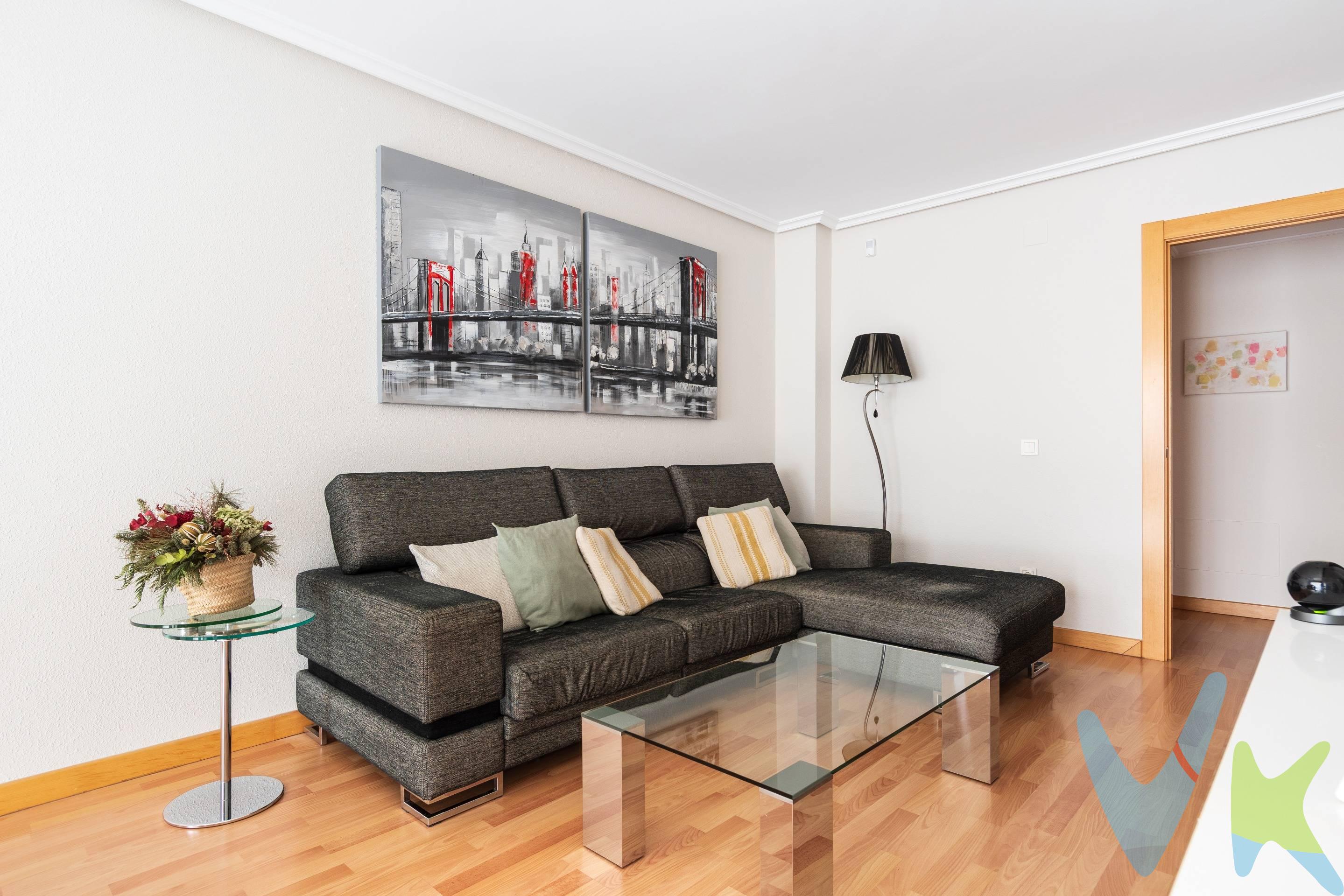 VIVIENDA DE PROTECCIÓN OFICIAL DE RÉGIMEN GENERAL. ´EN EXCLUSIVA. Vivir en Valdespartera es sinónimo de comodidad, calidad de vida y entorno familiar. Y esta vivienda reúne todo lo que necesitas para dar el paso. Ubicada en una zona tranquila, a un paso del tranvía, pero lejos de su ruido, y muy cerca del Centro de Salud, la Biblioteca, colegios y comercios que facilitan el día a día. Todo está a mano. ¿Qué te espera en tu nuevo hogar?. Vivienda VPO, distribuida en tres habitaciones, dos cuartos de baño, cocina, salón, terraza bioclimática con vistas a la urbanización. Dos plazas de garaje y trastero. Precio total: 240.180 €. Incluye vivienda, dos plazas de garaje y trastero. ¿Y la financiación?. El banco te podrá financiar hasta el 80%, aunque hay entidades que llegan al 95% del valor de la vivienda según el valor otorgado por la DGA o la tasación bancaria que puede ser inferior según el valor que el tasador otorgue a la segunda plaza de garaje. Esto significa que necesitarás:. •⁠  ⁠Una entrada mínima de 76.857€. (32% del valor del modulo de VPO, 20% entrada y 12% gastos-impuestos, notaría, registro, gestoría. . ¡ IMPORTANTE!. •⁠  ⁠Los honorarios de la agencia son por cuenta del comprador. •⁠  ⁠El anuncio es informativo y no contractual. ¿Te lo vas a pensar mucho? Las oportunidades como esta en Valdespartera no aparecen todos los días. Llámanos, visítala y siéntete en casa desde el primer minuto. Precio y Gastos: El precio de venta publicado no incluye impuestos legalmente establecidos ni gastos derivados de la compraventa y de la inscripción del inmueble (I.T.P., Notaría y Registro de la Propiedad), los cuales pueden variar en función al comprador y a la comunidad autónoma, y que serán asumidos por el comprador: . 🔹I.T.P.: https://www.aragon.es/es/administracion-tributaria-de-aragon/gestiones-habituales/compraventa-de-inmuebles . 🔹Notario: https://www.notariado.org/portal/qu%C3%A9-cuesta . 🔹Registro de la Propiedad: https://www.boe.es/buscar/act.php?id=BOE-A-1989-28112 .  📑 Honorarios profesionales: El precio de venta indicado no incluye los honorarios profesionales correspondientes a los servicios de asesoramiento y formalización del proceso de compra, que serán asumidos por el comprador.  . 🔒 Reserva del inmueble: La reserva efectiva del inmueble se realizará únicamente tras la aceptación de la propuesta de compra por parte del vendedor.