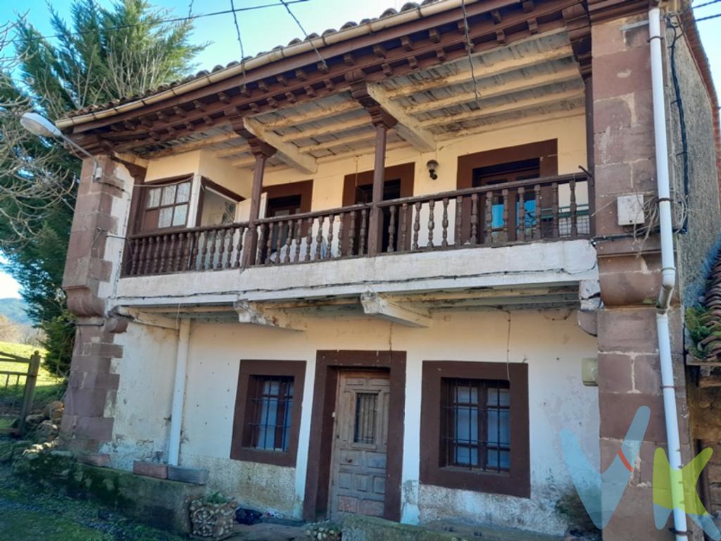 CASA PAREADA EN CELIS-RIONANSASe vende casa pareada, situada en Celis, término municipal de Rionansa, en un entorno privilegiado, a escasos minutos de las Cuevas del Soplao y muy cerca del conocido pueblo de San Sebastián de Garabandal.La vivienda cuenta con una superficie de 251 m², ofreciendo amplias posibilidades de reforma y distribución según las necesidades del comprador, ideal tanto como vivienda habitual, segunda residencia o proyecto turístico rural.Dispone de un jardín privado, perfecto para disfrutar del aire libre y la tranquilidad de la zona. En la parte delantera encontramos un almacén independiente y un pequeño jardín adicional, que aporta funcionalidad y múltiples opciones de uso (trastero, zona de ocio....).Ubicada en un entorno de gran valor paisajístico, rodeado de naturaleza, rutas de senderismo y atractivos turísticos, esta propiedad representa una excelente oportunidad para quienes buscan un proyecto de vida en una de las zonas más bonitas de Cantabria.Llámanos cuanto antes y pídenos mas información. Estaremos encantados de poder ayudarte a conseguir la casa de tus sueños.