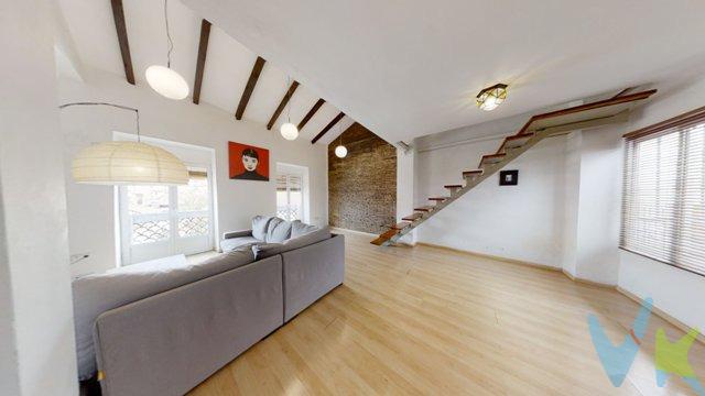 Descubre éste encantador piso de 87m², perfecto para quienes buscan un hogar luminoso y funcional. . Actualmente el piso se encuentra alquilado. Con una distribución diáfana, el comedor se integra con una moderna cocina de concepto abierto, creando un espacio ideal para compartir momentos inolvidables.  El amplio salón cuenta una estufa de pellets y tiene salida a dos balcones, en la parte posterior se encuentra la cocina con un amplio comedor el cual tiene dos ventanales por el que entra mucha luz natural. En la planta superior, una impresionante habitación de 20m² te espera, equipada con un armario a medida que maximiza el espacio. . Las vigas de madera en los techos altos añaden un toque de calidez y carácter a este hogar. Además, el baño completo en la planta baja ofrece comodidad y privacidad. Ubicado en una calle tranquila del Barrio de Favara (Patraix) y a sólo unos pasos del centro, este piso está rodeado de todos los servicios que puedas necesitar: comercios, supermercados, hospitales y excelentes conexiones de transporte. . No dejes pasar la oportunidad de vivir en un lugar que combina estilo y funcionalidad. . ¡Llama y ven a visitar  tu nuevo hogar!. La venta de ésta propiedad se gestiona mediante contrato de EXCLUSIVA COMPARTIDA, donde más de 150 agencias colaboradoras tienen la ventaja de poder ofrecer a sus potenciales compradores este inmueble, lo que le garantiza un servicio de calidad, un trato fácil, sencillo y sin interferencias de terceros. Por este motivo, se ruega no molestar al propietario, a los ocupantes de la propiedad, a los vecinos o conserjes del edificio o urbanización si los hubiera. Si Usted es agencia inmobiliaria y tiene un cliente para éste inmueble, llámenos, estaremos encantados de colaborar en ésta y otras operaciones. No están incluidos los gastos de compra, honorarios de agencia e impuestos. 