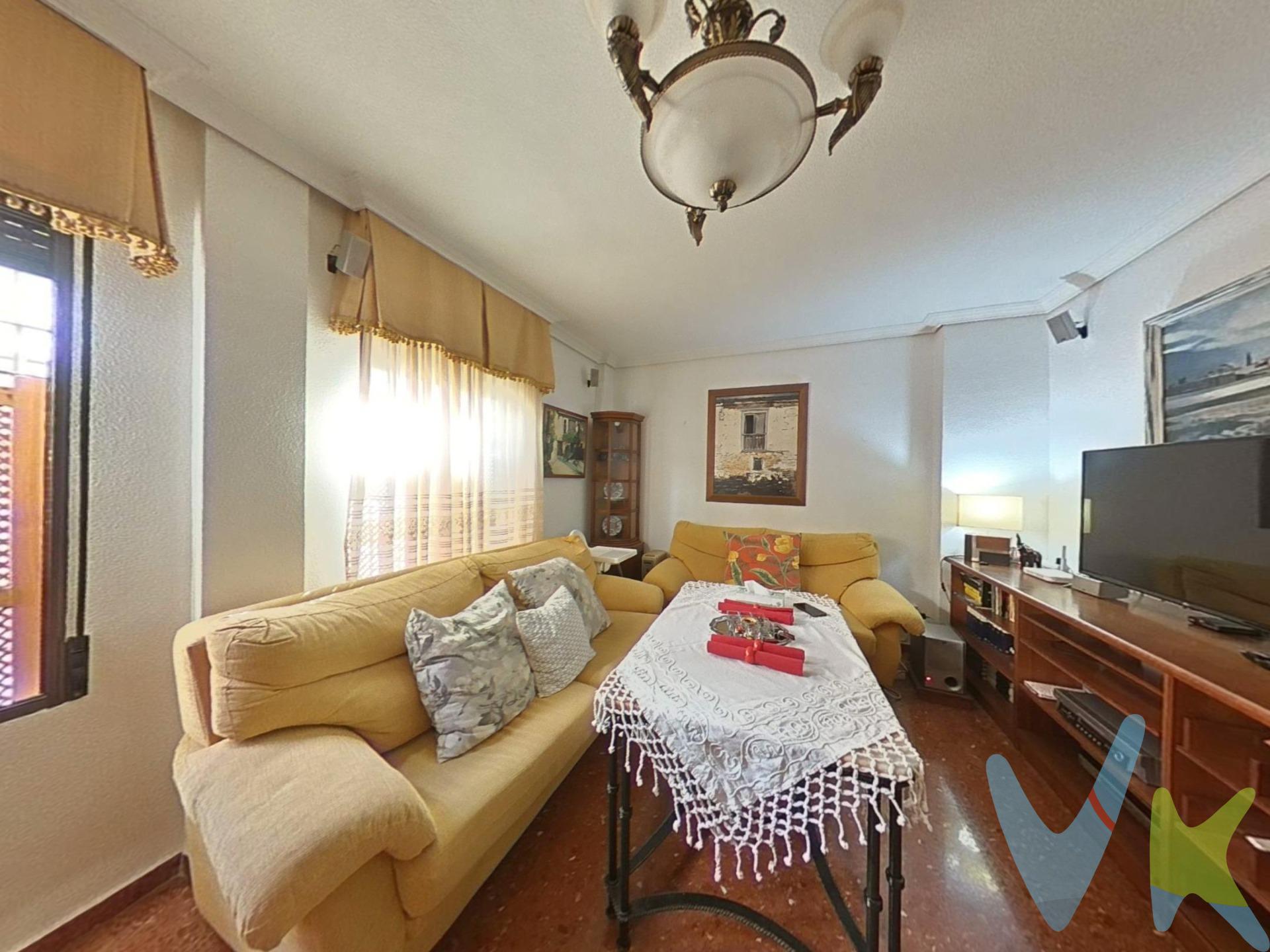 Dicen que vivir en Santa Marina no es solo tener una casa… es formar parte de la historia viva de Córdoba. Un barrio emblemático que nació alrededor de su iglesia fernandina y que, con el tiempo, se ha convertido en un lugar privilegiado donde la tradición y la modernidad se abrazan. Ahora tienes la oportunidad de hacerlo tuyo con esta casa única, lista para entrar a vivir y pensada para quienes buscan comodidad, autenticidad y calidad de vida. 🏠 Distribución ideal para tu día a día. 🔹 Planta baja:. ✔ Cocina independiente y totalmente equipada, lista para tus mejores recetas. ✔ Amplio salón, acogedor, donde disfrutar de tu tiempo en familia. ✔ Baño completo con placa de ducha. ✔ Armario aprovechando el hueco de la escalera. 🔹 Primera planta:. ✔ 3 dormitorios. ✔ Armario empotrado para aprovechar al máximo el espacio. ✔ Baño completo. ✔ Terraza en el dormitorio principal al patio del residencial. ✔ Listo para que solo tengas que traer tus maletas. 🚗 Y aún hay más… De forma opcional por 35.000€ tenemos. ✔ Plaza de aparcamiento a tan solo 1 minuto de la casa. ✔ Trastero incluido con la cochera, porque el espacio extra siempre es un lujo. 🌟 Por qué elegir esta casa??. Porque está en Santa Marina, un barrio castizo que respira autenticidad. Porque combina la historia de Córdoba con la comodidad moderna. Porque aquí no solo compras una vivienda… eliges un estilo de vida único. 📩 📲 ¿La ves o la vives? Contáctanos hoy y da el primer paso hacia tu nuevo hogar en Santa Marina. El comprador tendrá un coste adicional de un 2,5% más IVA del precio de venta final, por el servicio de gestión, asesoramiento y formalización del proceso de compra. Este importe no está incluido en el precio publicado en venta. INFORMACIÓN ADICIONAL. Para cumplir con la normativa vigente tenemos a disposición del cliente el Documento de Información Abreviada D. I. A. Los precios indicados pueden sufrir alteraciones sin previo aviso. Los GASTOS DE LA COMPRA serán según ley (Notaria, Registro e Impuestos) y no están incluidos en el precio señalado. 