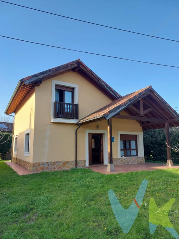 Se vende vivienda unifamiliar independiente construida en 2009, situada en Castiello (Parres), sobre parcela urbana cerrada de 600 m².📌 Dispone de Licencia Vacacional en vigor📌 Ideal como inversión turística o activo mixto (uso propio + explotación)🔹 SuperficiesParcela urbana de 600 m²99,20 m² útiles114,75 m² construidos🔹 Distribución2 dormitorios (planta superior)2 baños (ducha en planta baja y bañera en planta alta)Salón-comedor con salida a porcheCocina independiente totalmente equipada2 despensas2 balconesZona de aparcamiento dentro de la finca🔹 Valor añadido para inversoresLicencia vacacional activaZona con alta demanda de turismo ruralVivienda moderna (2009)Parcela independiente y privadaPlacas solares como fuente principal de energíaCaldera Ferroli + depósito de propanoExcelente estado de conservación💰 Precio: 369.900EUR📞 Solicita información económica detallada y previsión de rentabilidad. Gastos e impuestos no incluidos en el precio. A título orientativo, en segundas transmisiones, el comprador abonará el Impuesto sobre Transmisiones Patrimoniales (ITP). Para consultar los porcentajes del ITP en Asturias puede hacerlo a través de la web oficial de servicios tributarios del Principado de Asturias https://sede.tributasenasturias.es/sites/sede/default/es_ES/Que-quieres-hacer/Transmisiones-Patrimoniales-y-AJD. La base imponible será el mayor valor entre precio de compraventa, tasación o valor de referencia catastral. Gastos de notaría y registro aranceles variables según precio, número de copias y complejidad).El comprador escoge libremente notario. El vendedor asume, por ley, los gastos que le correspondan, salvo pacto en contrario. Si se precisa hipoteca: Tasación, condiciones y costes bancarios según entidad elegida por el comprador; así como los gastos de gestoría y cualesquiera otros inherentes a la formalización de la compraventa. De acuerdo con la ley, no se incluyen en el precio otros gastos o tributos que legalmente correspondan al comprador. Honorarios de intermediación inmobiliaria a cargo del vendedor y honorarios de mediación inmobiliaria del 2% más I.V.A. con un mínimo 2.000EUR más I.V.A. a cargo del comprador.El consumidor tiene derecho, conforme a la normativa vigente, a disponer de información y documentación adicional relativa al inmueble y condiciones de la compraventa. La agencia actúa exclusivamente como intermediaria en la operación. Cualquier compraventa y sus condiciones quedan sujetas en todo caso a la aceptación expresa del vendedor del inmueble y a la posterior formalización del correspondiente contrato. El presente anuncio tiene carácter meramente informativo; la información suministrada se corresponde con la disponible a la fecha de publicación, pudiendo variar en función de las circunstancias o actualizaciones legales, contractuales y fiscales.