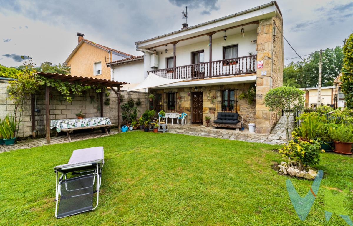 --¡Qué hermosa casa montañesa! Esta casa típica de estilo montañés cuenta con tres plantas y un total de 300m² construidos y es una verdadera joya.Con 254m² cuadrados de espacio habitable, esta casa de tres plantas cuenta con 5 habitaciones y 2 baños. La primera planta tiene una cocina con zona de comedor, despensa y salida al jardín, un baño y un amplio salón con una acogedora chimenea que atraviesa toda la casa de abajo a arriba y hará tus días de invierno más agradables.La segunda planta tiene cuatro habitaciones dobles, la principal con vestidor y las demás con armarios empotrados, otra habitación más pequeña destinada a despacho y un baño completo con jacuzzi. La tercera planta está diáfana y abuhardillada con cuatro grandes velux para que puedas convertirla en una zona de juegos para los más pequeños de la casa o distribuirla en habitaciones, con una preinstalación para hacer otro baño.La fachada de piedra y el balcón de madera que asoma al jardín le dan un toque rústico y auténtico. Además, la casa cuenta con un bonito jardín privado cerrado con muro de piedra que ofrece un espacio al aire libre para disfrutar del clima fresco de la montaña con pozo, leñero y zona de merendero para que puedas reunirte en  los días de sol con la familia y amigos. La casa está ubicada en el barrio de Villabañez, al lado del ayuntamiento de Castañeda, ubicada en la comarca de los valles pasiegos, limita con Puente Viesgo, y tiene excelente comunicación con la Autovía A8 dirección Bilbao-Oviedo, a 25 minutos de Santander y a 15 de Torrelavega.Los principales rasgos del municipio a nivel general son unos inviernos suaves y veranos frescos, sin cambios bruscos estacionales.Las casas montañesas son una opción popular para aquellos que buscan un hogar acogedor y rústico.Si estás buscando una casa montañesa en venta, ¡esta podría ser la opción perfecta para ti! ¡No dudes en programar una visita para verla en persona!