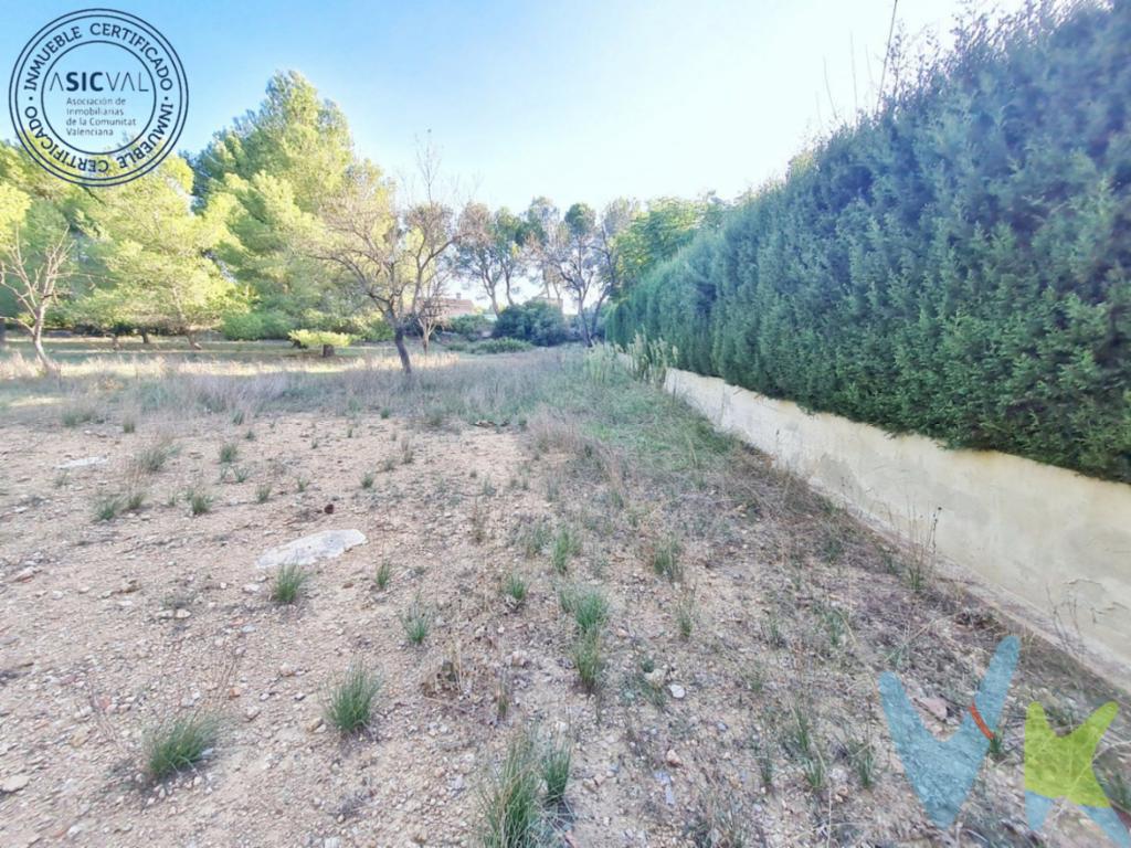 ¿Quieres comprar finca rústica en Vilamarxant? Excelente oportunidad de adquirir en propiedad esta Finca rústica con una superficie de 1800 m² ubicada en la localidad de Vilamarxant, provincia de Valencia en la urbanización Pedrera del Rey .Dispone de muy buenos accesos y está muy bien comunicada. La parcela se encuentra rodeada de chalets que habitan durante todo el año!.. ¿Quieres más información? Ponte en contacto con nosotros.. .Te ayudamos con todo el proceso de compra! Llámanos!