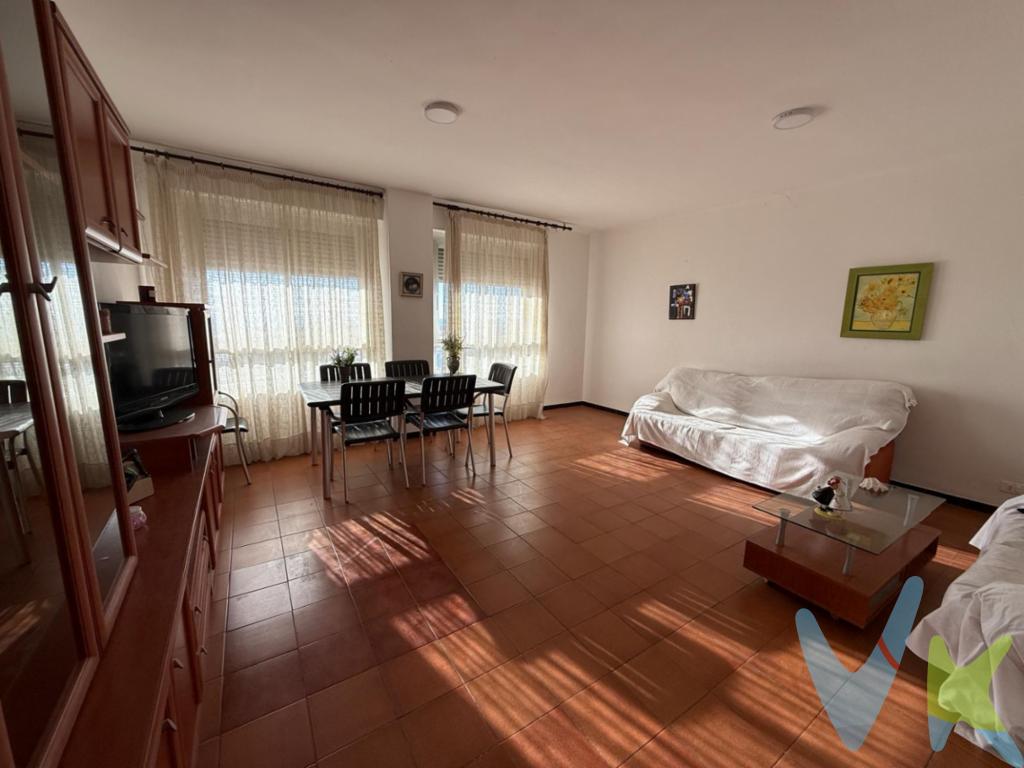¡DESCUBRA SU OASIS JUNTO AL MAR! ESPECTACULAR PLANTA BAJA EN BURRIANA.Imagine despertar cada mañana con el suave murmullo de las olas y la brisa marina. A tan solo 50 metros de la arena y el mar Mediterráneo, se encuentra esta exclusiva planta baja que redefinirá por completo su concepto de calidad de vida. Ubicada en una de las zonas más cotizadas y tranquilas de la costa de Burriana, esta propiedad no es solo una vivienda; es el refugio perfecto donde sus sueños de vivir junto al mar se hacen realidad, ofreciendo una combinación inigualable de confort, practicidad y una ubicación envidiable.Al cruzar la puerta, se sorprenderá por la amplitud y luminosidad de este magnífico hogar. Con 98 metros cuadrados útiles meticulosamente distribuidos, cada estancia ha sido diseñada pensando en el máximo aprovechamiento del espacio y su bienestar. El amplio salón-comedor se presenta como el corazón de la casa, un lugar muy acogedor y bañado por luz natural, ideal para organizar veladas con amigos o disfrutar de momentos en familia tras un gran día de playa. La distribución fluye de manera natural, garantizando absoluta comodidad.Sus habitaciones, espaciosas y serenas, aseguran el descanso reparador que usted merece. Pero lo que verdaderamente convierte a esta planta baja en una joya inmobiliaria es su inmediatez al mar. Olvídese del coche y del estrés; aquí, el enorme privilegio de salir a la playa caminando está a menos de un minuto de su puerta. Podrá disfrutar de hermosos paseos matutinos por la orilla o relajarse bajo el cálido sol siempre que lo desee.Además de su idílica proximidad a la costa, todo el entorno ofrece todos los servicios esenciales, óptimos restaurantes y zonas de ocio a un paso, garantizando que su vida diaria sea tan cómoda y placentera. Ya busque la casa de veraneo de sus sueños, un hogar para todo el año o una inversión segura, esta es la oportunidad idónea. ¡Venga a visitarla hoy!Posibilidad de financiación hasta el 100%, pregúntanos y te haremos un estudio gratuito.      Agencia Registrada con el número 1.399 en el Registro Obligatorio de Agentes Inmobiliarios de la Comunidad Valenciana. Puede consultar en la web de la GVA.     Gastos e impuestos no incluidos en el precio. A título orientativo, en segundas transmisiones, el comprador abonará el Impuesto sobre Transmisiones Patrimoniales (ITP), cuyo tipo general en la Comunidad Valenciana es el 10% (*) sobre la base imponible, que será el mayor valor entre precio de compraventa, tasación o valor de referencia catastral. Gastos de notaría y Registro de la Propiedad: aproximado entre 1.000 y 2.000 euros (aranceles variables según precio, número de copias y complejidad). El comprador escoge libremente notario. El vendedor asume, por ley, los gastos que le correspondan, salvo pacto contrario. Si se precisa hipoteca, tasación, condiciones y costes bancarios según entidad elegida por el comprador; así como los gastos de gestoría y cualesquiera otros inherentes a la formalización de la compraventa. De acuerdo con la ley, no se incluyen en el precio otros gastos o tributos que legalmente correspondan al comprador. Los honorarios de intermediación inmobiliaria al vendedor no incluidos en el precio. Los honorarios de intermediación inmobiliaria al comprador: 2,5 % + IVA calculados sobre el precio de venta con un mínimo de 3.000 euros + IVA    (*) Consultar condiciones concretas según circunstancias personales o régimen fiscal aplicable. Puedes llamar al y te informaremos de tu caso en concreto.    El consumidor tiene derecho, conforme a la normativa vigente, a disponer de información y documentación adicional relativa al inmueble y condiciones de la compraventa, accesible en la sede física de la agencia situada en Avenida Rey Don Jaime nº74, 7ºB, Castellón de la Plana. La agencia actúa exclusivamente como intermediaria en la operación. Cualquier compraventa y sus condiciones quedan sujetas en todo caso a la aceptación expresa del vendedor del inmueble y a la posterior formalización del correspondiente contrato. El presente anuncio tiene carácter meramente informativo: la información suministrada se corresponde con la disponible a la fecha de publicación, pudiendo variar en función de las circunstancias o actualizaciones legales, contractuales y fiscales. 