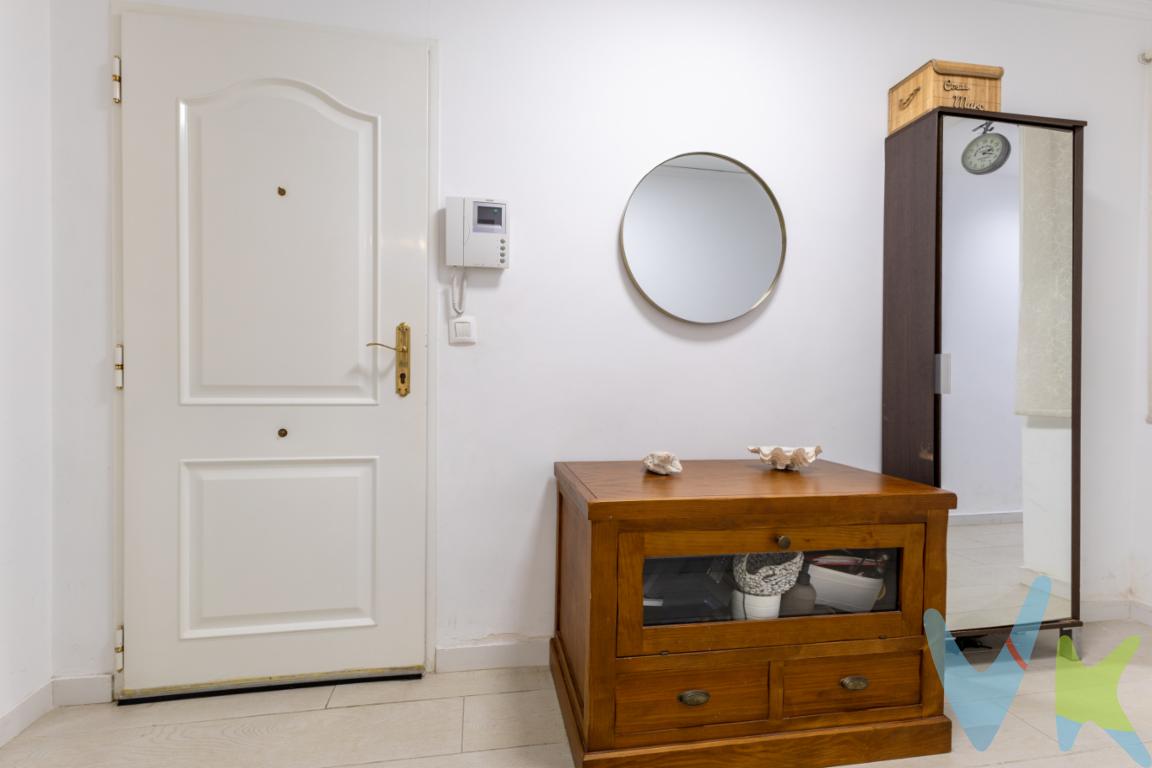  Se vende inmueble de 113,44 m²  en Sagunto. Propiedad que combina vivienda y local comercial, ideal para vivir y trabajar en el mismo espacio o como inversión.La vivienda dispone de 1 habitación, 1 aseo, salon comedor, cocina office y trastero en la terraza, con una distribución funcional. El local ofrece espacio para actividad comercial en una zona con encanto.El local comercial dispone de zona de tienda, oficina, aseo y cuarto trastero (habitación), ideal para negocio o actividad profesional.Ubicación excelente, junto al Mercado Municipal, Plaza Cronista Chabret y el Ayuntamiento, con todos los servicios alrededor y buena conexión con transporte público.?Visite el reportaje fotográfico, el tour virtual, el vídeo y los planos disponibles* para conocer todos los detalles.El precio del inmueble no incluye los honorarios de la agencia que ascienden al 3% del precio final del inmueble, (con un mínimo de 3.000EUR), ni los gastos de notaría y registro de la propiedad (que están sujetos a aranceles y varían dependiendo del precio de escrituración), ni los impuestos (que en la Comunitat Valenciana varían dependiendo del precio del inmueble y de las características personales del comprador).Por mandato expreso del propietario, comercializamos este inmueble en exclusiva, por lo que garantizamos un servicio de calidad, un trato fácil, sencillo y sin interferencias de terceros. Por este motivo, se ruega no molestar al propietario, a los ocupantes de la propiedad, a los vecinos, o conserjes del edificio o urbanización si los hubiera. Muchas gracias por su comprensión. La oferta está sujeta a cambios de precio o retirada del mercado sin previo aviso. Este anuncio en su conjunto, incluyendo textos, fotos, imágenes o cualquier otro contenido del mismo, no es vinculante dado que la información es ofrecida por terceros y puede contener errores. Se muestra a título informativo y no contractual.Este inmueble se vende en cuerpo cierto y las medidas expuestas en el anuncio son aproximadas.Agencia Registrada con el N.º 1844 en el Registro Obligatorio de Agentes Inmobiliarios de la Comunidad Valenciana. Puede consultar en la web de la GVA.