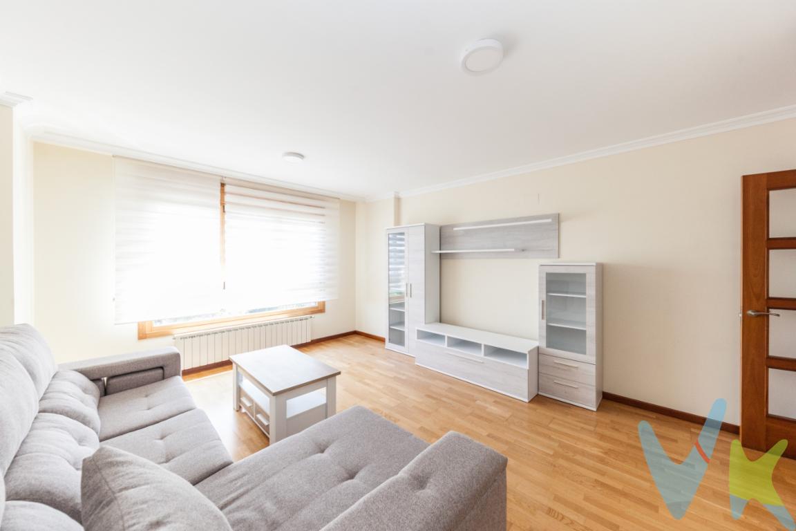 VENTA. Ponemos en venta piso ubicado en el Natahoyo en la Avenida Jose Manuel Palacio Alvarez, en un edificio seminuevo y de muy buena construccion.La vivienda se encuentra en la cuarta planta de un buen edificio que dispone de ascensor, debido a la altura la vivienda goza de una excelente luz  y muchisimo sol en todas las estancias.La zona en la que se encuentra es una zona con mucho valor añadido ya que esta proxima a la zona de Moreda, zonas verdes y rutas, tambien tiene mucho atractivo su cercania a las playas y una muy buena comunicacion, cerca de la estacion de tren, paradas de autobus, centro de salud, supermercado y colegio en las inmediaciones.El piso cuenta con 81 metros cuadrados construidos y 70 metros cuadrados útiles, con una excelente distribuccion y amplitud de todos sus huecos.Esta distribuido en 2 amplias habitaciones con armario empotrado, gran salon con vistas despejadas, cocina completamente equipada  y con terracita muy soleada y 2 baños (uno de ellos incluido en la habitacion principal). Su distribución y tamaño son perfectamente adecuados para cubrir todas la necesidades de un piso familiar y acogedor.La vivienda cuenta con servicios de suministros de gas natural para el agua caliente y la calefacción.La vivienda tiene ademas un amplio trastero en bajocubierta con ventilacion y luz natural.No deje de visitarlo y comprobar que tiene todo lo que necesitas para tu nuevo hogar!!En el precio del inmueble no estan incluidos las gastos de registro, notaria e impuesto de trasmisisones.