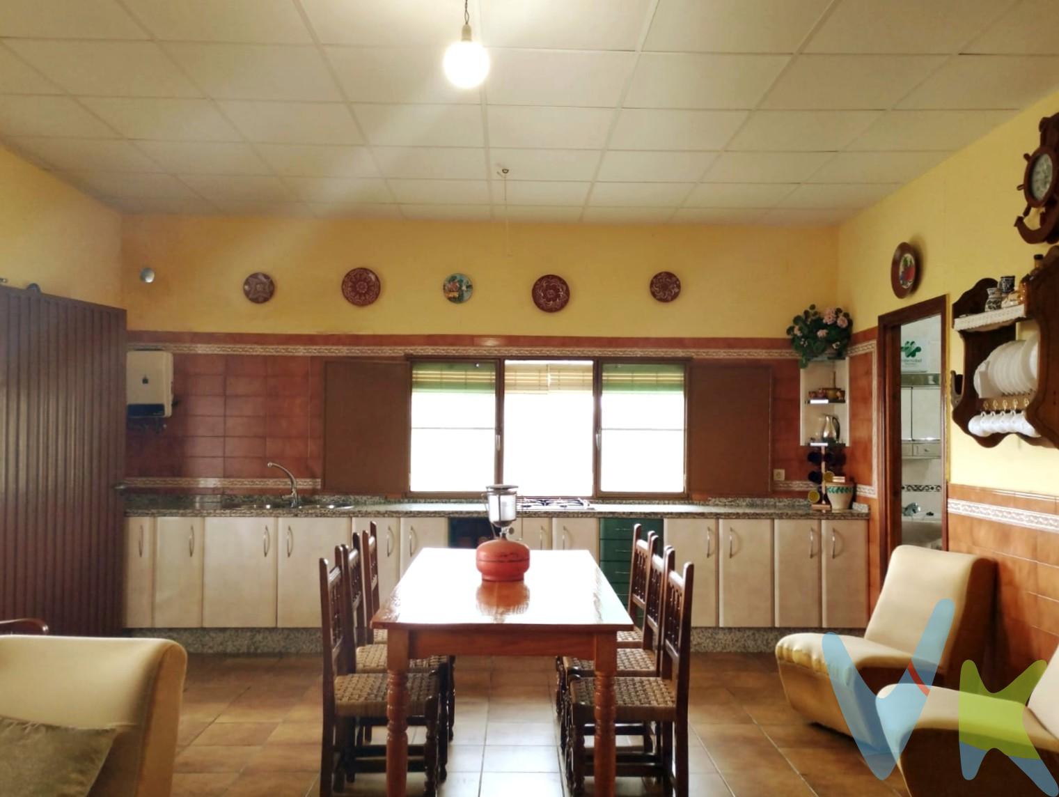 Finca de 15 hectáreas con casa y vistas panorámicas a las Sierras de la Cuenca del Odiel– Vida off-grid en Huelva.

Con vistas panorámicas a las Sierras de la Cuenca del Río Odiel que nace en el Parque Natural Sierra de Aracena y Picos de Aroche;  y a tan solo 7 km del pintoresco pueblo de El Campillo, se encuentra esta joya natural: una finca rústica de 15,03 hectáreas que no solo ofrece tierra, vistas y tranquilidad… sino también un trozo de historia geológica de nuestro planeta.

Quien la adquiera, no comprará simplemente una propiedad: invertirá en un paisaje modelado durante millones de años, en un lugar donde el silencio y la naturaleza son protagonistas absolutos.

La finca incluye una casa de 51 m2 y un almacén de 10 m2 legalizados y escriturados, la casa compuesta por un amplio salón comedor, baño y dos habitaciones. Su interior puede reformarse fácilmente para adaptarse a tus necesidades y estilo de vida.

Las vistas panorámicas abarcan un horizonte de montañas, bosques y cielos limpios que invitan a la contemplación. La extensión de terreno ofrece infinitas posibilidades: agricultura, plantaciones, pastoreo, turismo rural o simplemente un refugio privado lejos del ruido y el estrés.
Gracias a su ubicación, gozará de total privacidad sin renunciar a la cercanía de servicios básicos, comercios y conexión por carretera. Este enclave es ideal para quienes buscan una vida autosuficiente (off-grid), conectar con la naturaleza o iniciar un proyecto sostenible.

Características destacadas:
•	Superficie: 15,03 hectáreas (150.282 m²)
•	Casa legalizada de 51 m² (2 habitaciones, baño, salón comedor)
•	Almacén de 10 m²
•	Agua de pozo con 60 m de profundidad.
•	Depósito de agua con capacidad de 500 litros.
•	Luz con generador eléctrico. Es viable la instalación de placas solares.
•	Vistas panorámicas únicas
•	A 7 km de El Campillo, Huelva
•	Potencial para agricultura, turismo rural, ganadería o retiro privado

Una oportunidad para vivir en plena naturaleza, con la libertad y el espacio que siempre soñaste.

¿Es español o extranjero y necesita financiación para poder comprarla? Le ayudamos a conseguirla con las mejores condiciones del mercado. 

¿Busca una casa de campo pero su estilo es otro? Contacte con nosotros, seguro que tenemos la casa de tus sueños en Huelva, Sevilla, Cádiz y el resto de Andalucía. 

Tenemos más de 20 años ayudando a personas a comprar o vender sus propiedades. 
Informamos a nuestros clientes que el precio de venta no incluye lo siguiente: Honorarios de la agencia inmobiliaria, impuestos (el Impuesto de Transmisiones Patrimoniales, IVA o AJD, en su caso), otros gastos de la compraventa (gastos de registro de la Propiedad, Notaría, gestión ni de posible financiación). Documento DIA a disposición del consumidor según Decreto 218/2005 Junta de Andalucía. IMG

