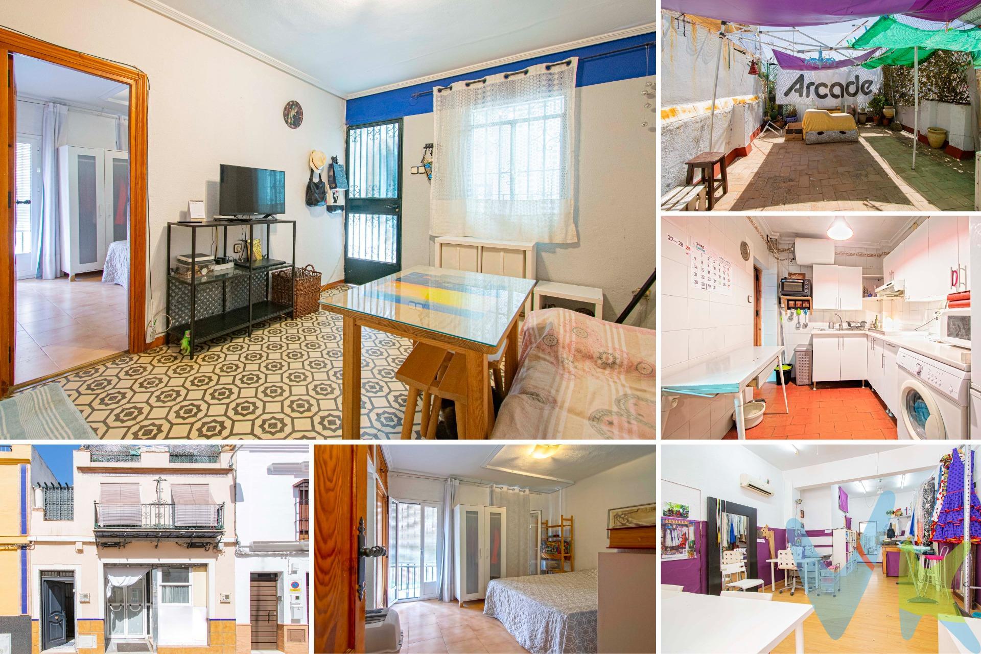Magnífica oportunidad de inversión!!!. Estupenda casa en Nervión, junto Gran Plaza!!. La vivienda dispone de 55m2, es decir, 5 de fachada 10 de fondo. Se distribuye en dos plantas más azotea, con la posibilidad de edificar dos plantas más consultado con Urbanismo. La planta baja es un local comercial, diáfano, con trastero y aseo. La primera planta se distribuye en salón de paso, cocina independiente, dos dormitorios amplios con balcones y uno individual y un baño exterior con placa de ducha. La segunda planta es una gran azotea con muchas posibilidades, pudiendo construir dos plantas más. Las ventanas son de aluminio lacado en blanco, las puertas de madera y el suelo hidráulico y gres. Dispone de un split de aire acondicionado en salón. Exterior y muy luminosa, muy bien situada, junto a La Gran Plaza y con todo tipo de servicios a su alcance, comercios, colegios, metro, zonas infantiles.... Consulte más información sin compromiso. Informamos a nuestros clientes compradores que el precio de venta no incluye lo siguiente: Honorarios de la agencia inmobiliaria, Impuestos (I.T.P., I.V.A. o A.J.D., en su caso) ni otros gastos de la compraventa (gastos de Registro de la Propiedad, Notaría, Gestoría ni de posible Financiación). Documento F.I.S. a disposición del consumidor según Decreto 218/2005 Junta de Andalucía. 