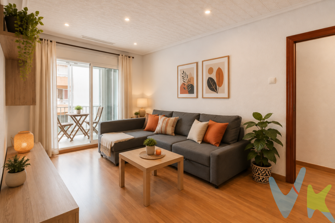 Hay viviendas que simplemente se visitan, y otras que se sienten desde el primer instante.En pleno corazón de Ruzafa, uno de los barrios más deseados de Valencia, esta vivienda en Peris y Valero combina amplitud, luz y comodidad para disfrutar del día a día.Al abrir la puerta, la mirada se dirige hacia la Calle Cuba. La luz natural entra generosamente y acompaña cada estancia, creando una sensación de hogar que resulta difícil de encontrar.Sus tres amplias habitaciones, con posibilidad de convertir una de las estancias en una cuarta habitación, permiten adaptar la vivienda a cada etapa de la vida: más espacio para la familia, una zona de teletrabajo o ese rincón que siempre habías imaginado.La cocina, completamente reformada, es uno de los grandes protagonistas de la casa. Su práctica zona de comedor integrada facilita el servicio diario y convierte cada comida en un momento para compartir.Las habitaciones son luminosas y tranquilas, pensadas para el descanso, con ventanas de doble acristalamiento que aíslan del exterior y aire acondicionado por conductos frío-calor para garantizar el máximo confort durante todo el año.Porque vivir en Ruzafa es mucho más que tener una dirección. Es disfrutar de sus calles llenas de vida, de su oferta gastronómica, de sus comercios de proximidad y de la comodidad de tener todo al alcance de la mano.Una vivienda con espacio para crecer, con luz para disfrutar y con la ubicación que muchos buscan y pocos encuentran.Tu próxima historia puede empezar aquí, en Ruzafa.Agencia Registrada con el Nº 89 en el Registro Obligatorio de Agentes Inmobiliarios de la Comunitat Valenciana. Puede consultar en la web de la GVA:https://habitatge.gva.es/es/registres-en-materia-habitatgeLa oferta está sujeta a cambios de precio o retirada del mercado sin previo aviso. Este anuncio en su conjunto, incluyendo textos, fotos, imágenes o cualquier otro contenido de este, no es vinculante dado que la información es ofrecida por terceros y puede contener errores. Se muestra a título informativo y no contractual.Gastos de la compraventa a cargo de la parte compradora no incluidos en el precio del inmueble a tener en cuenta:- ITP con carácter general en Valencia es del 9%, pudiendo corresponderle otro tipo impositivo atendiendo a sus circunstancias personales (por edad, renta o situación familiar primera vivienda habitual, etc ) previstas legalmente.*Base imponible del impuesto el mayor valor entre el precio de compraventa, la tasación o el valor de referencia catastral.- Gastos de notaría y registro, en su caso, suelen oscilar aprox; entre 1,5% y 2,5% (aranceles variables según valor de compraventa, n.º de copias, etc ).- Si tramita la inscripción una gestoría, deberá abonar sus honorarios más IVA ( en este caso suele oscilar entre los 250EUR y los 400EUR + IVA).- Honorarios de mediación inmobiliaria a cargo del comprador del 3% del precio final de venta más IVA (21%), salvo otro pacto.Por mandato expreso del propietario, comercializamos este inmueble en exclusiva, lo que le garantiza el acceso a toda la información, a un servicio de calidad, un trato fácil, sencillo y sin interferencias de terceros. Por este motivo, se ruega no molestar al propietario, a los ocupantes de la propiedad o a los vecinos. Muchas gracias por su comprensión. Si usted es agente inmobiliario y tiene un cliente para este inmueble, llámenos: estaremos encantados de colaborar.Se informa al consumidor que la agencia actúa como intermediaria inmobiliaria en la operación, estando cualquier eventual compraventa y sus condiciones sujeta a la aceptación expresa del propietario-vendedor y a la posterior formalización del correspondiente contrato.