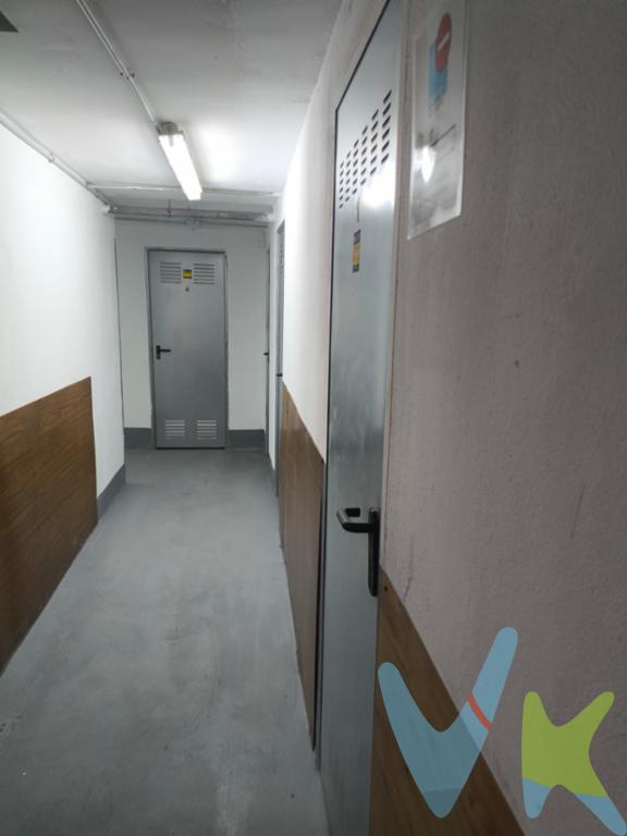 Local de Alquileres de Trasteros Se ofrece en venta un bajo perfectamente acondicionado para la gestión de alquiler de  trasteros, situado en la calle Alcacer, una zona de fácil acceso, próxima a la Avenida del Cid. Este espacio cuenta con un total de 11 trasteros de diferentes tamaños, todos ellos actualmente con alquiler en vigor.El local se distingue por su rentabilidad mensual, sin necesidad de dedicación y con el mínimo esfuerzo .Características destacadas:Acceso fácil y cómodo: Rampa y escaleras para acceder a ellos, también acceso por ascensorSeguridad garantizada: Alarma conectada a la central //  cámaras de vigilanciaExcelente ubicación: calle amplia ,  próxima Avenida del CidTrasteros versátiles: 11 unidades de almacenamientoGran puerta de acceso: Facilidad de  carga y descargaNo dudes en contactar con nosotros para más información. Estaremos encantados de atenderle. Agencia Registrada con el Nº 89 en el Registro Obligatorio de Agentes Inmobiliarios de la Comunitat Valenciana. Puede consultar en la web de la GVA:La oferta está sujeta a cambios de precio o retirada del mercado sin previo aviso. Este anuncio en su conjunto, incluyendo textos, fotos, imágenes o cualquier otro contenido del mismo, no es vinculante dado que la información es ofrecida por terceros y puede contener errores. Se muestra a título informativo y no contractual. El precio no incluye lo siguiente: Honorarios de la agencia inmobiliaria, impuestos (IVA, ITP) y otros gastos de la Compraventa (notaria, gestoría y registro).Por mandato expreso del propietario, comercializamos este inmueble en exclusiva, lo que le garantiza el acceso a toda la información, a un servicio de calidad, un trato fácil, sencillo y sin interferencias de terceros. Por este motivo, se ruega no molestar.