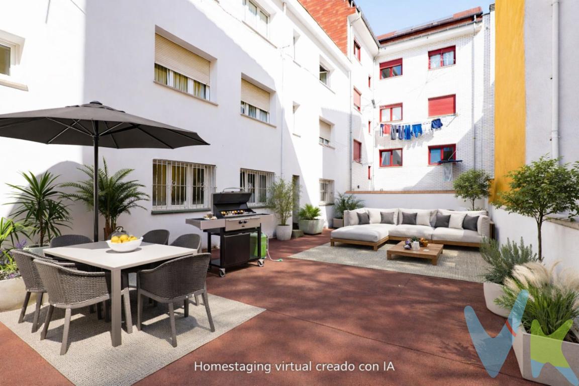 Te presentamos esta fantástica vivienda en el corazón del barrio de Laviada, junto a la estación de Autobuses, compuesta de tres amplios dormitorios, baño y aseo, salón y cocina. Como algo excepcional, dispone del uso y disfrute de un amplio patio al cual se accede desde una de las estancias. La cocina y el salón tienen vistas a la calle Santa Ana, teniendo una pequeña terraza abierta donde se ubica la caldera de gas, que abastece el ACS y la calefacción. La cercanía del centro de salud Puerta la Villa, las comunicaciones con la estacion de tren y autobuses, y los distintos comercios de toda indole, tanto de tienda a pie de calle como de locales de hostelería y restauración.  Centros educativos y centros deportivos hacen de esta opción una oportunidad única para hacer tu vivienda habitual o incluso una segunda residencia. No lo dudes más y ven a visitar esta fantastica oportunidad en pleno centro de Gijon.Se informa a los interesados que el precio de venta indicado no comprende el Impuesto de Transmisiones Patrimoniales (ITP) , los gastos asociados a la compraventa (notaría, registro de la propiedad y otros) ni los honorarios de la agencia inmobiliaria a cargo del comprador.