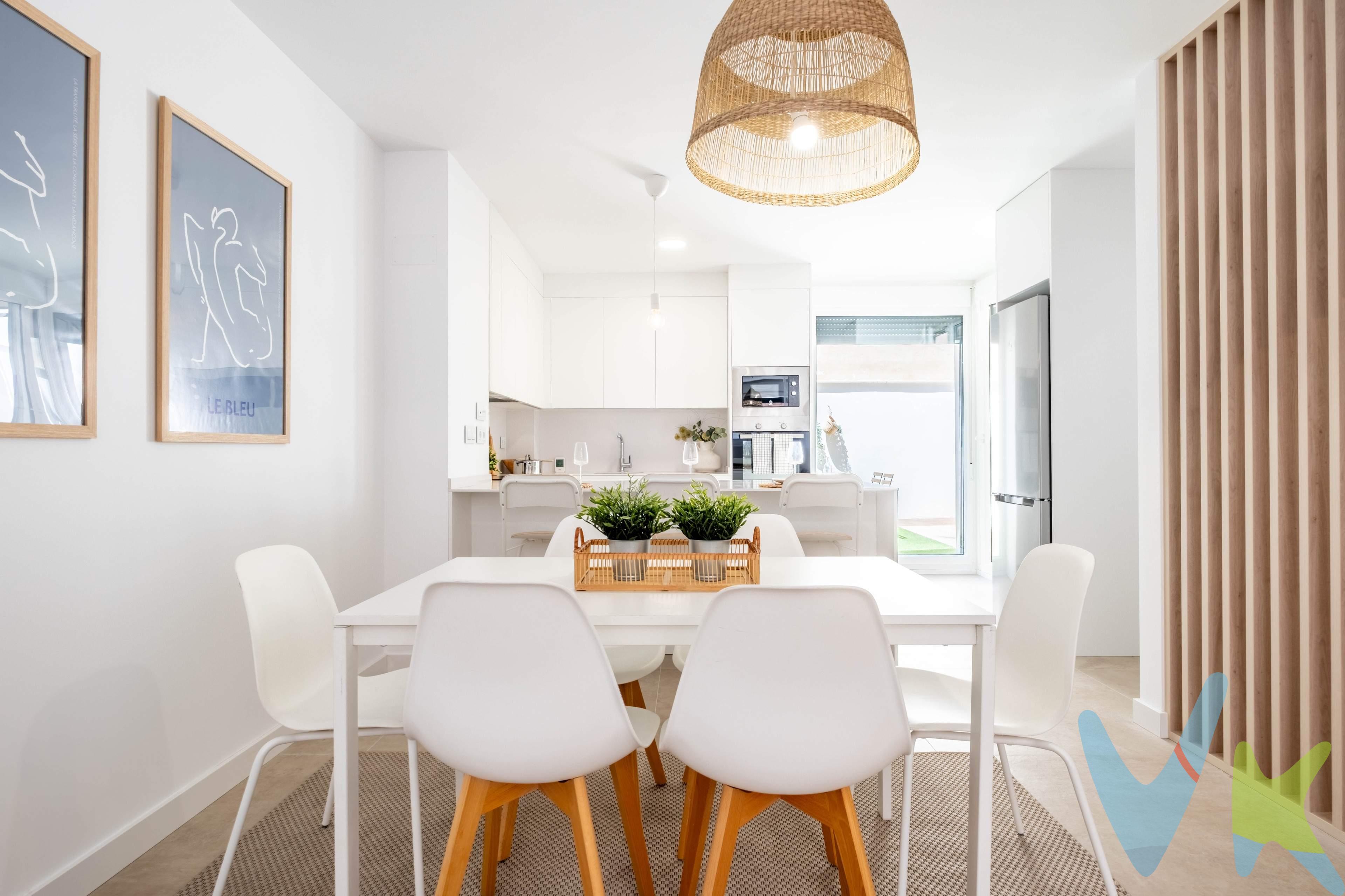 En la tranquila calle José Manuel Blecua, nace un nuevo concepto de hogar: una vivienda unifamiliar de obra nueva que lo tiene todo para enamorarte desde el primer paso.  4 plantas de puro confort, diseñadas con mimo, eficiencia y un gusto exquisito por los detalles. ✔️ Climatización y agua caliente por aerotermia, con sistema sectorizado por plantas. Alta eficiencia energética para cuidar el planeta… y tu bolsillo. ✔️ Un jardín privado de 18 m² y 2 terrazas que te conectan con el exterior en cualquier estación. ✔️ En planta calle, disfruta de un salón amplio y luminoso con persianas automáticas, una cocina americana de diseño totalmente equipada con electrodomésticos de alta gama, y un aseo de cortesía. 🛌 4 dormitorios bien distribuidos para adaptarse a tu ritmo de vida. 🛁 3 baños con ventilación natural que combinan funcionalidad y estilo.  ¿Te encanta el ambiente acogedor del fuego? El gran sótano cuenta con preinstalación para chimenea de leña, ideal para crear tu rincón favorito en invierno.  Todo sobre una base sólida: suelo porcelánico rectificado de primera calidad, una fachada de diseño contemporáneo y un excelente aislamiento térmico y acústico. Una vivienda pensada para disfrutar del confort, el diseño y la eficiencia sin renunciar a la tranquilidad de una de las zonas residenciales más demandadas de Zaragoza. 
