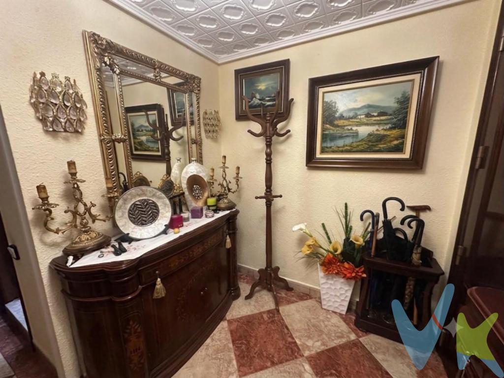 ¡Excelente oportunidad para familias o inversión! Presentamos esta magnífica vivienda que se caracterizada por su óptima distribución, amplitud y funcionalidad en una de las zonas más dinámicas y consolidadas de La Calzada. Piso amplio y muy luminoso de tres habitaciones grandes y cocina independiente en una de las zonas más prácticas de La Calzada en Gijón Esta vivienda en primera planta destaca por sus metros perfectamente aprovechados con un salón confortable tres dormitorios muy espaciosos ideales para toda la familia y una cocina independiente con gran capacidad de almacenaje donde cocinar con total comodidad Ubicado en la calle María Zambrano ,disfrutarás de un entorno tranquilo y residencial con todos los servicios al alcance de la mano como supermercados colegios centros médicos pequeños comercios locales paradas de autobús con conexión directa al centro y rápidos accesos a la autovía además de estar muy cerca de zonas verdes y a pocos minutos de la playa del Arbeyal Una oportunidad magnífica tanto para vivir con espacio y comodidad como para invertir con alta rentabilidad en una zona consolidada y llena de vida.La vivienda es una VPO subvencionada , Ya no tiene precio máximo de venta, pero el comprador debe cumplir las condiciones de la VPO: no ser propietario de otra vivienda protegida y destinar esta vivienda a residencia habitual y permanente.El precio de venta no incluye el Impuesto de Transmisiones Patrimoniales ni los gastos de Notaría y Registro.