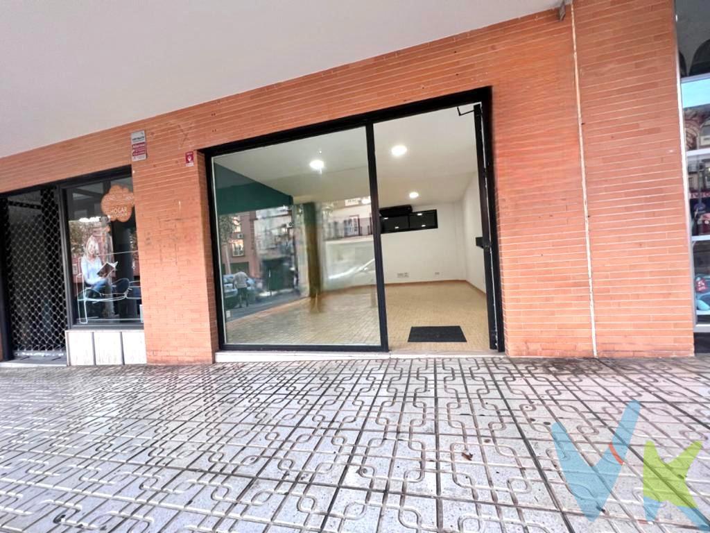 ¡¡¡ OPORTUNIDAD ÚNICA!!! Local comercial en la mejor zona comercial consolidada de Dos Hermanas, ( Avda. España ). . Sin necesidad de reacondicionar, ni gastos adicionales. . Con una ubicación excepcional, este local cuenta con una gran visibilidad que te permitirá destacar y captar la atención de clientes potenciales. Está situado en una zona altamente comercial, rodeada de todo tipo de comercios y negocios, lo que garantiza un flujo constante de personas y una gran actividad comercial. Al tratarse de un espacio diáfano, de 46 m2, tienes la libertad de diseñar y distribuir el local según tus necesidades, sin tener que invertir en reformas ni obras de acabado, ya que está totalmente listo para adaptarlo a tu negocio y comenzar con tu actividad. . Cuenta con una fachada de 6 metros con escaparate de cristales blindados y puerta de cristal igualmente segura y split de aire acondicionado instalado. . ¡No te pierdas esta gran oportunidad! y llámanos para poder concertar una visita. . Sin lugar a dudas, esta es una de esas oportunidades que aparecen de vez en cuando. Local terminado y listo para comenzar con tu negocio por solo 89000 €,.  ¡¡¡ increíble !!! No dejes que se adelante tu competencia y llámanos!!! . Inversor, ¿quieres rentabilizar tu inversión al 7%? llámanos!!! . Informamos a nuestros clientes que el precio de venta no incluye lo siguiente: Honorarios de la agencia inmobiliaria, impuestos (el Impuesto de Transmisiones Patrimoniales, IVA o AJD, en su caso), otros gastos de la compraventa (gastos de registro de la Propiedad, Notaría, gestoría ni de posible financiación). Documento DIA a disposición del consumidor según Decreto 218/2005 Junta de Andalucía.