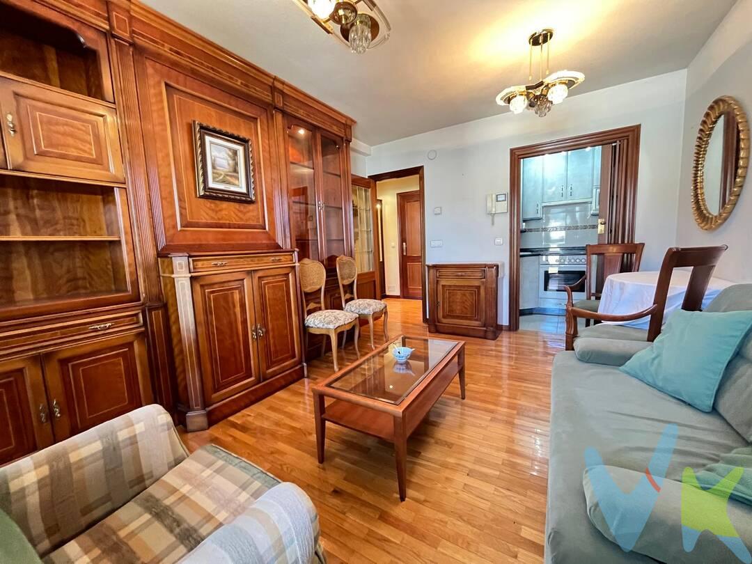 ¡Luminoso piso de 1 hab. con 2 balcones y vistas despejadas 
¡Oportunidad única en Pamplona!, Se vende apartamento acogedor de 40 m² bien aprovechados, donde el espacio se ha optimizado al máximo al no tener pasillos. Al entrar, te recibe un práctico hall distribuidor que da paso a una vivienda inundada de luz natural gracias a su altura (quinta planta) y a sus vistas despejadas.
 
El piso cuenta con un salón-comedor amplio con acceso a su propio balcón exterior y a una cómoda galería/tendedero, también exterior. La cocina semi-americana está totalmente amueblada y equipada con todos los electrodomésticos. El dormitorio principal es un espacio acogedor que disfruta de otro balcón privado al exterior. Además, dispone de un baño amplio con plato de ducha.
 
El edificio cuenta con una fantástica terraza interior comunitaria, una zona de esparcimiento segura y tranquila, ideal para descansar al aire libre o para que disfruten los niños con total tranquilidad.
 
Ubicación Premium: Situado al lado del Paseo de los Enamorados, estarás a un paso del ascensor que te conecta directamente con el Casco Viejo de Pamplona. Un entorno perfecto para disfrutar de relajantes paseos bordeando el río Arga, en un barrio excelentemente comunicado por transporte público y con todo tipo de comercios y servicios a la vuelta de la esquina. ¡Ven a verlo, te va a enamorar!
 
Datos meramente informativos, sin valor contractual.   El PVP indicado no incluye impuestos (régimen general del ITP (Impuesto de Transmisiones Patrimoniales) es el 6% sobre el precio de compra) ni gastos de transmisión (notaría, registro, AJD (Actos Jurídicos Documentados), que suma aproximadamente un 2% sobre el precio de compra). Honorarios de la agencia a cargo del vendedor. NO SE COBRA HONORARIOS AL COMPRADOR.
