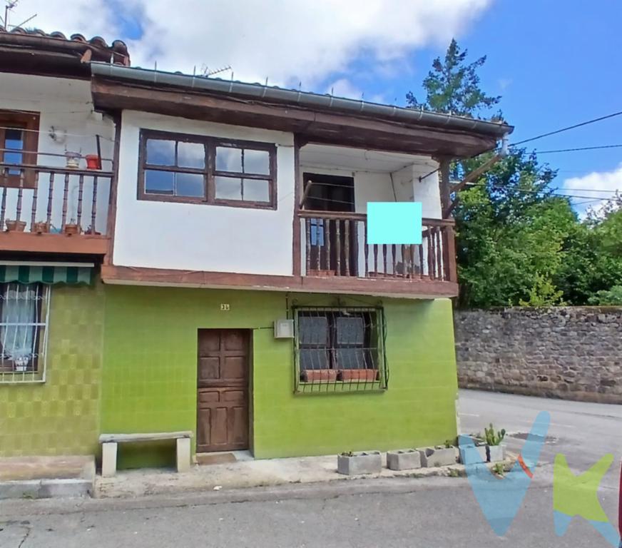 ¿Te gustaría tener tu vivienda en el centro de Cabezón, pero a la vez quieres tranquilidad y un poco de jardín para pasar tus ratos de ocio?Aqui llega tu oportunidad!!En pleno centro de Cabezón de la Sal, cabecera de comarca, entre las playas de Comillas, San Vicente de la Barquera, Oyambre y Santander. Teniendo bien cerca también el Valle de Cabuérniga; a una hora sólo te plantas en Polaciones donde te puedes perder en la naturaleza.Cabezón de la Sal cuenta con todos los servicios, centro médico, gimnasio municipal, farmacias, supermercados, todo tipo de tiendas, colegios, institutos, centro de mayores y  escuela de adultos entre otros muchos.Os presentamos una casa para reforma completa. En la planta baja nos encontramos con un hall, cocina, baño y un salón, más una cuadra, pudiéndose hacer una habitación en planta baja. Subiendo las escaleras nos encontramos 4 habitaciones. Cuenta también con un fabuloso desván con posibilidad de subirlo y abrir ventanas.En la fachada trasera cuenta con jardín cerrado, con la opción de poder abrir entrada y ventanas hacia el jardín, una maravilla en pleno centro de Cabezón. No lo pienses! Ven a verlo!!