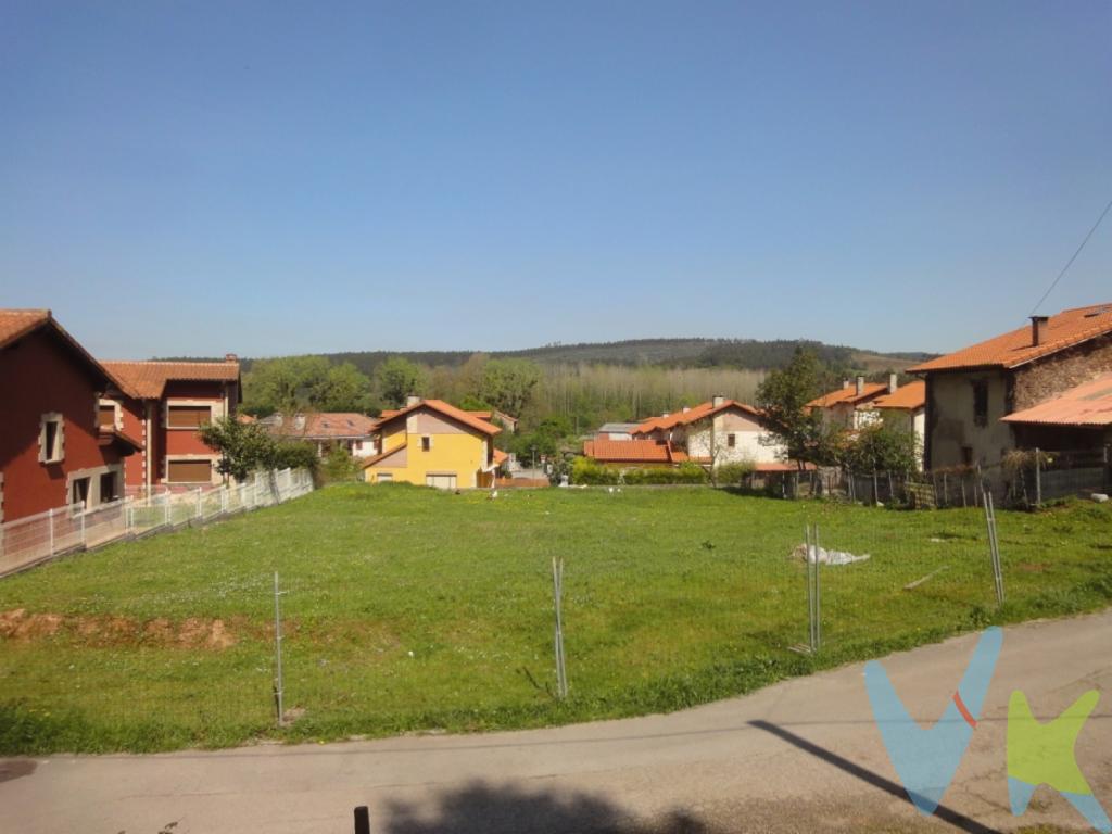 Finca urbana en el barrio de Salcedo (entre Oruña y Vioño) con posibilidad de construir 2 viviendas adosadas (ideal para un chalet independiente). Dentro del nucleo urbano, con todos los servicios. Saneamiento conectado dentro de la finca.