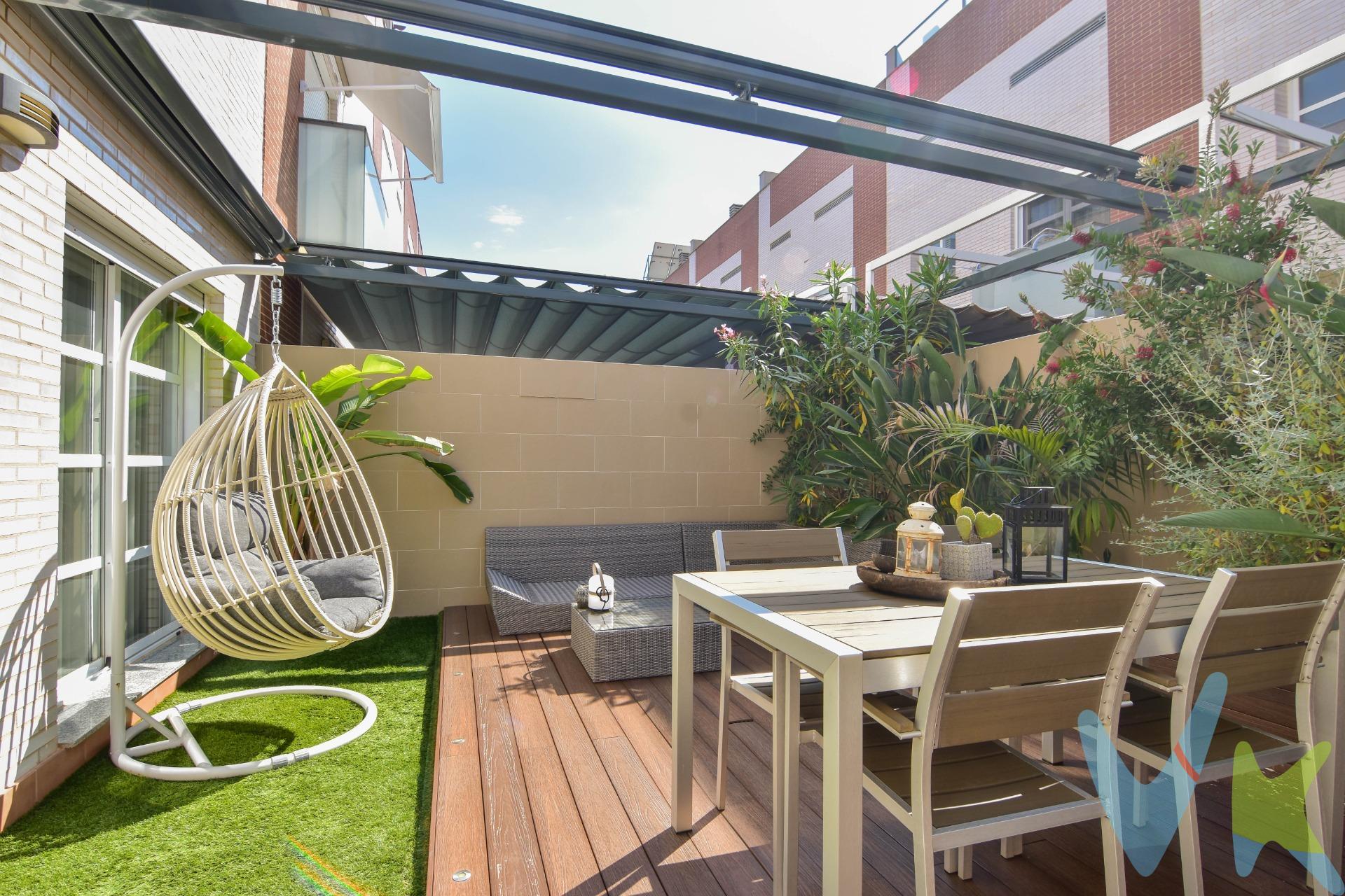 ¿Alguna vez has soñado con vivir en una casa que combine lujo, comodidad y un entorno privilegiado? . Te presento este espectacular adosado en la exclusiva zona residencial del Paseo de la Primavera en Picanya, un lugar donde cada detalle ha sido pensado para ofrecerte una vida llena de confort y estilo. Desde el momento en que cruzas la puerta, te recibe un hogar de calidades excepcionales, con acabados de primera y un diseño moderno que transmite elegancia en cada rincón. La vivienda cuenta con cuatro amplios dormitorios y cuatro baños completos, brindando espacio y privacidad para toda la familia y visitantes. Imagínate disfrutando de las cálidas tardes en las terrazas y balcones, perfectos para relajarte con vistas a un hermoso jardín con riego automático, que mantiene sus plantas siempre verdes y vibrantes. Pero lo mejor está en el exterior: una piscina privada donde podrás refrescarte en verano, organizar reuniones con amigos o simplemente desconectar en tu propio oasis personal. Este adosado combina la exclusividad de una vivienda de alta calidad con la comodidad de tener todo lo que necesitas a tu alcance en una zona residencial tranquila y bien comunicada. Es el hogar ideal para quienes buscan un estilo de vida sofisticado, en un entorno que invita a disfrutar cada momento. ¿Te gustaría conocer más detalles o programar una visita? Estoy aquí para ayudarte a dar el paso hacia tu nuevo hogar en Picanya. ¡No dudes en contactarme!. *Nota: Agencia Registrada con el Nº 1018 en el Registro Obligatorio de Agentes Inmobiliarios de la Comunitat Valenciana. Puede consultar en la web de la GVA. La oferta está sujeta a cambios de precio o retirada del mercado sin previo aviso. En el precio de venta no están incluidos el impuesto del ITP, gastos de Notaría, los honorarios de agencia y los gastos de financiación, si la hubiese. Este anuncio no es vinculante, puede contener errores, se muestra a titulo informativo y no contractual*. *Por mandato expreso del propietario, comercializamos este inmueble en exclusiva, lo que le garantiza el acceso a toda la información, a un servicio de calidad, un trato fácil, sencillo y sin interferencias de terceros. Por este motivo, se ruega no molestar al propietario, a los ocupantes de la propiedad o a los vecinos. Muchas gracias por su comprensión. Si usted es agente inmobiliario y tiene un cliente para este inmueble, llámenos: estaremos encantados de colaborar. *. *Nuestro departamento financiero puede conseguir tu financiación. ¡ Consúltanos! *.
