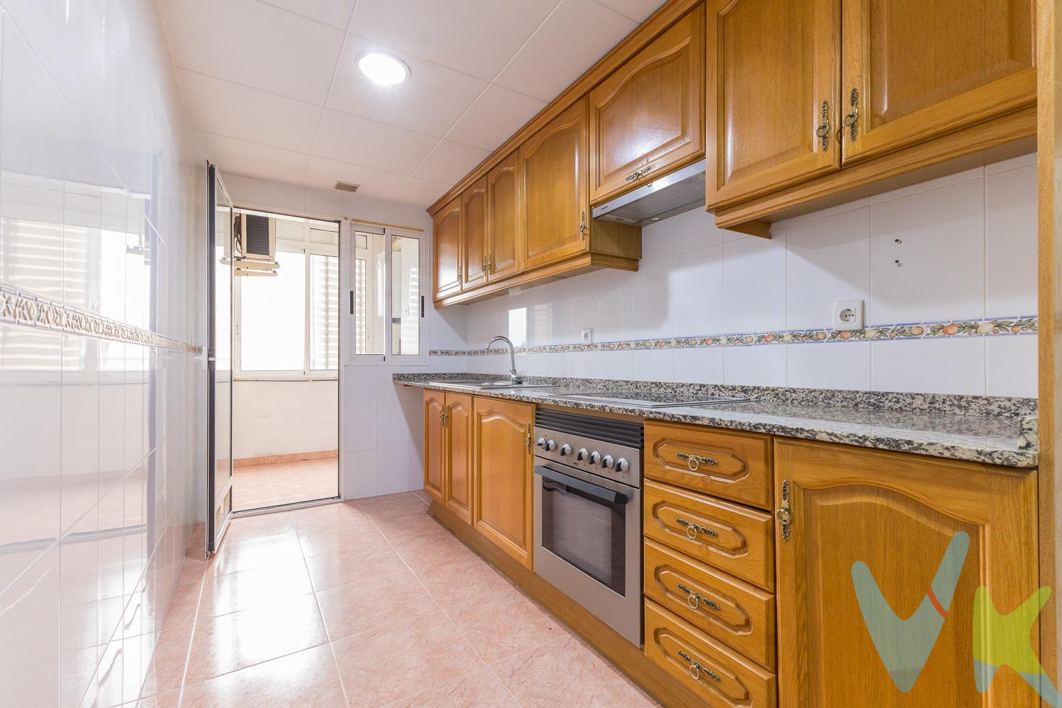 Piso seminuevo con plaza de aparcamiento en Torrent, Valencia. ¡Oportunidad! Este fantástico piso seminuevo en la tranquila y bien comunicada zona de Torrent, cerca del metro de abajo, combina comodidad, luminosidad y funcionalidad. Con una superficie espaciosa y bien distribuida, esta vivienda es ideal para quienes buscan un hogar moderno y acogedor. Al entrar, te recibe un recibidor que da paso a un amplio y luminoso comedor. La cocina independiente es muy espaciosa, perfecta para preparar tus mejores platos, y cuenta con una práctica galería donde podrás tener área de lavado y almacenaje adicional. La vivienda dispone de una habitación principal con armario empotrado, ofreciendo amplio espacio para el almacenamiento. Además, cuenta con una habitación doble con armario y un práctico trastero, así como una habitación sencilla, ideal como despacho o habitación de invitados. Tiene dos baños completos con bañera, diseñados para tu comodidad y funcionalidad. El suelo de terrazo aporta resistencia y facilidad de mantenimiento, mientras que las ventanas de Climalit garantizan un excelente aislamiento térmico y acústico. La puerta blindada y la talla añaden un extra de seguridad y protección. Incluida en el precio, una plaza de aparcamiento para tu vehículo, ubicada en una zona de fácil acceso y seguridad. Este piso combina modernidad, confort y una excelente ubicación, ¡no dudes en visitarlo!. El precio NO INCLUYE los gastos de Notaria, Registro, impuestos ni honorarios de la Inmobiliaria-. Los datos e información contenida en este anuncio son meramente informativos, por lo que no tienen carácter contractual, reservándose la Inmobiliaria de poder modificarlos en cualquier momento. Para saber más sobre el mismo no dude en ponerse en contacto con nosotros. 