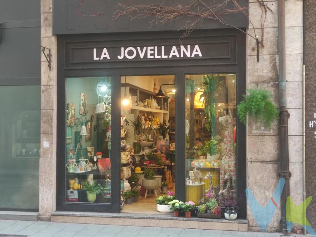 Excelente oportunidad de inversión en una de las calles más comerciales y transitadas del centro de Gijón: Calle San Bernardo, uno de los principales ejes comerciales de la ciudad.Se vende local comercial actualmente arrendado, con contrato de alquiler vigente de 10 años de duración, con finalización prevista en 2031, lo que permite al comprador adquirir un activo con ingresos desde el primer día.La rentabilidad actual es de más del 5% bruto, convirtiéndose en una opción muy interesante para inversores que buscan un inmueble bien ubicado, con contrato en vigor y en una zona de alta demanda comercial.El local cuenta con más de 6 metros de fachada directa a la calle, proporcionando una excelente visibilidad comercial. Se encuentra en un edificio muy característico de Gijón, dentro de un entorno consolidado, con gran paso peatonal y rodeado de comercios, servicios, hostelería y actividad urbana durante todo el año.Una inversión segura y atractiva en una ubicación difícilmente replicable. No dudes en llamarnos para tener más informacion.Se informa a los interesados que el precio de venta indicado no comprende el Impuesto de Transmisiones Patrimoniales (ITP) , los gastos asociados a la compraventa (notaría, registro de la propiedad y otros) ni los honorarios de la agencia inmobiliaria a cargo del comprador.