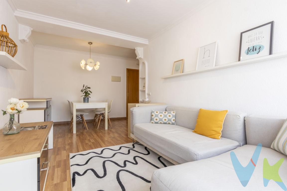 ¿Buscas un hogar donde la comodidad y la ubicación se den la mano? Presentamos este acogedor piso en Foios, listo para entrar a vivir. Ubicado en una zona tranquila y estratégica, este inmueble de 48 m² construidos (41 m² útiles) es la opción perfecta para quienes buscan funcionalidad y calidad de vida,Construido en 1999, el piso se encuentra en un estado de conservación excelenteConsta de 1 habitación luminosa, ideal para personas solas o parejas que buscan un espacio íntimo y bien aprovechado.Ubicado en la primera planta de un edificio que cuenta con ascensor. Se muestra a título informativo y no contractual. El precio no incluye lo siguiente: Honorarios de la agencia inmobiliaria, impuestos (IVA, ITP) y otros gastos de la Compraventa (notaria, gestoría y registro).