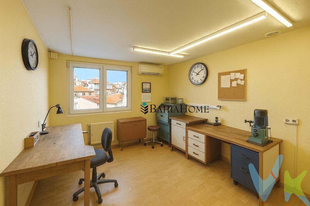 💼🔧 Tu Nuevo Espacio Profesional en el Centro de Santander. 📍 Ubicación privilegiada junto al Ayuntamiento. Ponemos a la venta este excelente despacho profesional, ubicado en la quinta planta de un edificio de uso exclusivamente administrativo, ideal para quienes buscan una imagen corporativa sólida en un entorno representativo. El edificio dispone de ascensor y zonas comunes cuidadas, pensadas para ofrecer comodidad y profesionalidad desde el primer momento. ✨ Luminoso, funcional y muy bien aprovechado. Con 34 m² construidos, este espacio resulta perfecto tanto para oficina como para despacho profesional. Su distribución es práctica y versátil, permitiendo trabajar con tranquilidad o recibir clientes cómodamente. 🪟 La ventana de PVC, con orientación este, aporta una agradable luz natural durante toda la mañana y ofrece vistas directas a una de las calles más céntricas y activas de Santander. 🚻 El edificio cuenta con dos baños comunes por planta, separados por género, lo que garantiza comodidad, higiene y un mantenimiento óptimo. 📍 Ubicación inmejorable. Situada junto al Ayuntamiento, esta oficina disfruta de una conexión excepcional con toda la ciudad:. 🚌 Todas las líneas de autobús urbano a pocos metros. 🏦 Servicios administrativos y bancarios. 🛍 Comercios, restaurantes y cafeterías. 🅿️ Parkings públicos cercanos. 👥 Tránsito constante de personas, ideal para negocios que buscan visibilidad. Una localización estratégica con alto valor profesional y comercial. 💡 Ideal para:. ⚖️ Despachos profesionales (abogados, asesores, arquitectos, psicólogos…). 📊 Oficinas comerciales o de representación. 👨‍💼 Autónomos y pequeñas empresas. 🏢 Actividades que requieran buena imagen y fácil acceso para clientes. ✅ Características principales. 📐 34 m² construidos. 🛗 5ª planta con ascensor. 🪟 Ventana de PVC con vistas a la calle. ☀️ Orientación este, muy luminosa. 🚻 Baños comunes diferenciados por género. 🏢 Edificio de uso exclusivamente profesional. 📍 Excelente comunicación y todos los servicios alrededor. ⭐ Una oportunidad única. Implanta tu negocio en el corazón administrativo y comercial de Santander, con la visibilidad, accesibilidad y representatividad que marcan la diferencia. 📞 Contáctanos para más información o para concertar una visita. Estaremos encantados de ayudarte a dar el siguiente paso profesional.