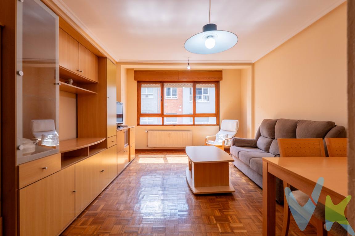 Oportunidad de adquirir una vivienda en una de las zonas residenciales mejor valoradas y con mas encanto de Oviedo.La vivienda se compone de Salón, cocina, tres dormitorios, dos baños, plaza de garaje y trastero, así como una pequeña terraza con vistas a la Calle Victor Saenz, ideal para dejarla a tu gusto con una sencilla actualización.Se ubica en el numero cinco de la calle Victor Saenz en la confluencia con la Avenida del Cristo de las Cadenas, es una calle semipeatonal y vistas muy agradables, tiene altura pues es una cuarta planta y además es muy luminosa.Su distribución es acogedora y funcional, es una propiedad ideal para aquellas familias que buscan una vivienda tranquila y a poca distancia del centro de la capital, fácil acceso a transporte publico y muy conexión con autovías.No te pierdas esta oportunidad de vivir en una de las zonas más emblemáticas de Oviedo. ¡Contacta con nosotros para más información y para programar una visita!En el precio publicitado (PVP) no está incluido el Impuesto de Transmisiones Patrimoniales ni los gastos de notaria y registro.