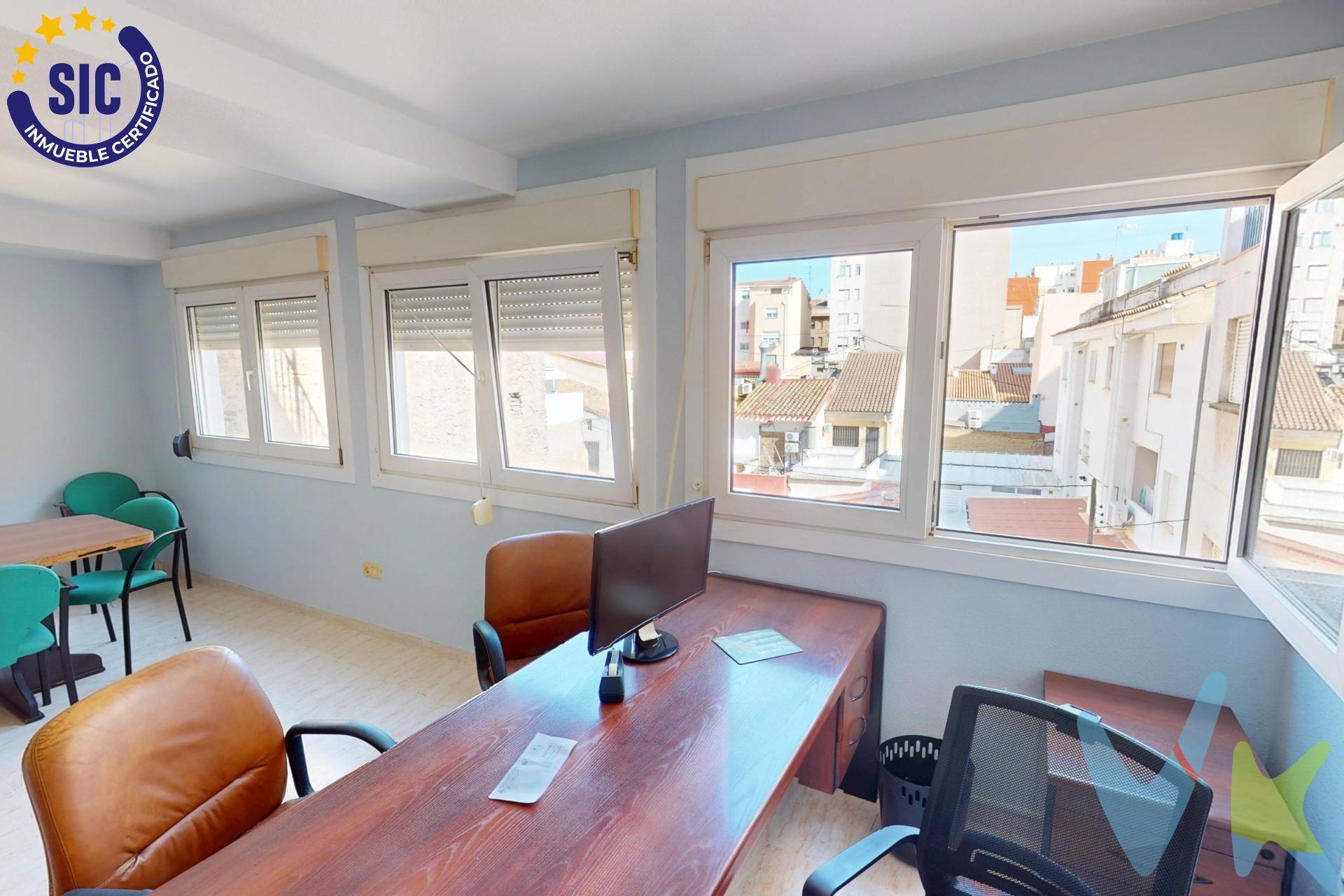 Se presenta la oportunidad de adquirir una exclusiva propiedad en el corazón de Castellón, compuesta por dos despachos unidos y un práctico trastero. Ubicado en un edificio destinado a oficinas, este inmueble destaca por su luminosidad natural gracias a amplias ventanas que permiten la entrada de luz durante todo el día. Los accesos desde las calles Mayor y Ruiz Vila ofrecen comodidad y visibilidad para cualquier actividad profesional. El primer despacho tiene una superficie útil de 27 m², mientras que el segundo abarca generosos 44 m²; ambos están equipados con mobiliario funcional incluyendo mesas adecuadas tanto para trabajo individual como reuniones grupales. Además, se incluye un aseo privado dentro del espacio laboral principal para mayor conveniencia. Adyacente a los despachos encontramos un trastero perfecto para almacenamiento adicional o archivo documental, optimizando así la organización del ambiente laboral sin perder eficiencia ni tiempo valioso en desplazamientos innecesarios hacia otros lugares fuera del despacho principal. Esta oferta es única y está disponible exclusivamente mediante nuestra agencia; solicitamos respetuosamente no contactar al propietario ni molestar a los actuales ocupantes mientras gestionan esta propuesta inmobiliaria excepcionalmente atractiva. !!!NO DEJES DE VISITARME!!!. Este inmueble es en exclusiva, con lo que le facilitamos cualquier información sobre la vivienda. Por este motivo, solicitamos no molesten al propietario, ocupantes de la propiedad, vecinos o conserje de la comunidad. En todos los casos los precios expuestos son más impuestos y gastos derivados de la transmisión del inmueble. 