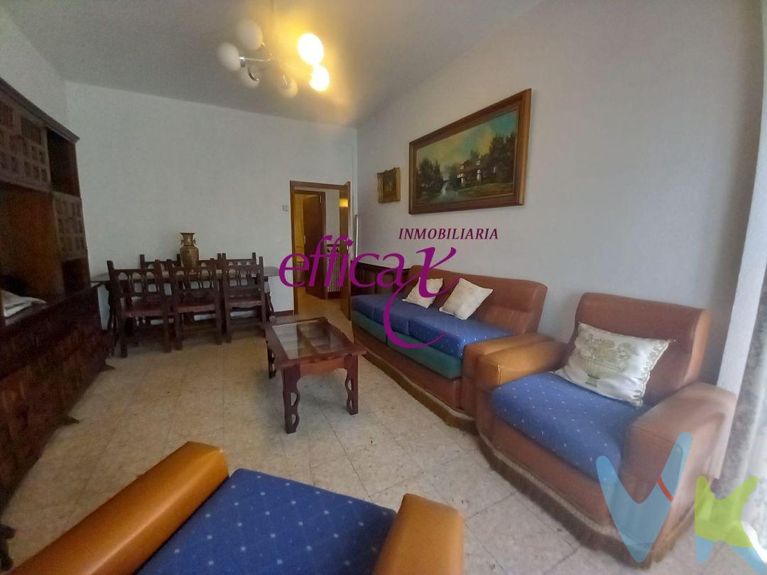 Si buscas una vivienda amplia, cómoda y con todas las ventajas del centro, ¡esta casa es para ti! Situada en una ubicación inmejorable, en pleno centro de Torrijos, disfrutarás de la comodidad de tener todos los servicios a tu alcance: tiendas, colegios, transporte y zonas de ocio, sin renunciar a la tranquilidad de un hogar acogedor.
La vivienda se distribuye en dos plantas:En la planta superior encontrarás 3 dormitorios, un baño completo, un luminoso salón comedor y una cocina con acceso directo a una encantadora terraza, perfecta para disfrutar de tus desayunos o momentos de descanso.
En la planta baja dispone de una zona de trabajo versátil, un gran garaje con capacidad para 2 o 3 coches y un patio interior ideal para disfrutar al aire libre.
Además, cuenta con ascensor interno, una gran comodidad que conecta ambas plantas, calefacción de gasoil y termo eléctrico para el agua caliente, garantizando confort durante todo el año.
Una casa única en el centro, funcional, espaciosa y lista para adaptarse a tu estilo de vida.
Ven a descubrir tu próximo hogar en Torrijos. ¡Te sorprenderá todo lo que tiene para ofrecerte!
Para facilitar el acceso a personas con movilidad reducida, la vivienda cuenta con un ascensor interior.
La compra de este inmueble conlleva un servicio de formalización y gestión de la compraventa para el comprador, cuyo coste no esta incluido en el precio publicado.
Se le informará de todos los gastos asociados a la compraventa antes de la reserva para que usted compre con la máxima seguridad, tranquilidad y transparencia. 
 