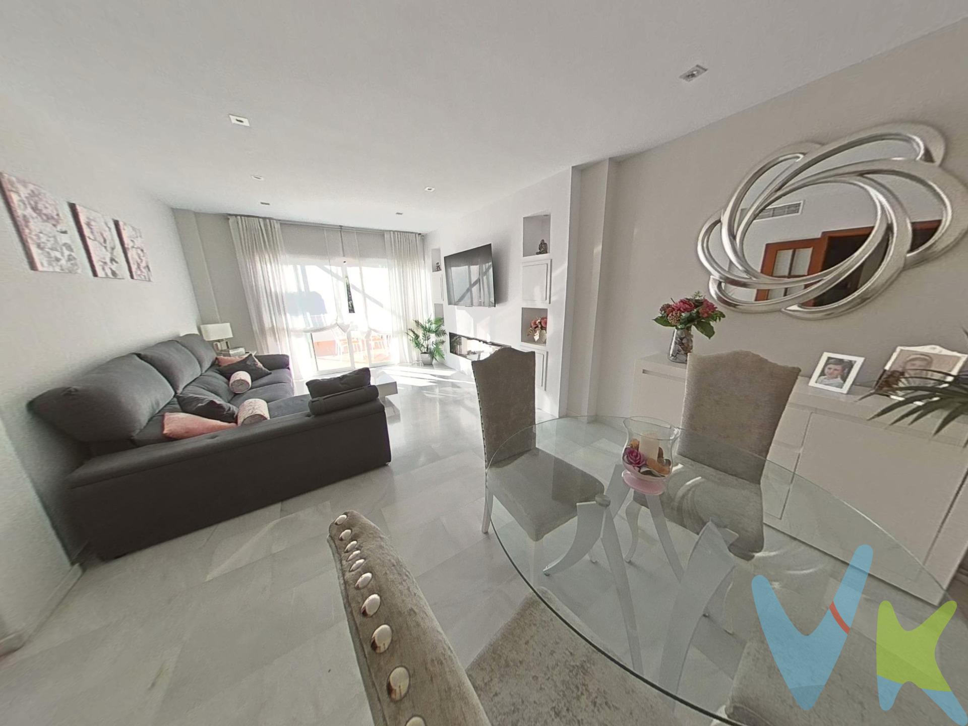 Magnífica vivienda de dos plantas, sótano, buhardilla, gran terraza, patio delantero y trasero, más de 240m en los que vivir y disfrutar de las grandes posibilidades que nos presenta este inmueble, sigue leyendo que te lo cuento 😉  . Nos encontramos en la puerta de esta casa ante un patio que nos da la bienvenida y nos permite acceder tanto al interior del inmueble como al sótano que posee una puerta de cochera motorizada para mayor comodidad y que después veréis que encontramos allí 🤭. En la planta principal nos recibe un hall desde el que podemos acceder a una estancia que podría usarse bien como despacho, dormitorio, consulta para tu propio negocio.. un aseo reformado, un amplio salón muy luminoso gracias al gran ventanal del que dispone y en el que encontramos dos zonas bien diferenciadas, la zona de comedor en la cual encontramos unas placas de mármol de 3mm  revistiendo una de sus paredes, y una confortable zona de estar con chimenea donde pasar esas tardes de invierno disfrutando de una buena película. La cocina es independiente y se encuentra completamente reformada recientemente y de diseño, se queda amueblada con electrodomésticos, tanto desde la cocina como desde el salón tenemos acceso a una amplia terraza donde podemos pasar grandes momentos al aire libre y además acceder a otro patio trasero en el cual podemos establecer una zona chill out, una barbacoa, piscina.. en definitiva, un espacio al aire libre que podrás personalizar según tus gustos y necesidades. En la primera planta de la vivienda encontramos un amplio distribuidor que nos da acceso a 2 baños completos y cuatro amplios dormitorios con balcón. Subimos a la última planta y  allí tenemos una buhardilla que actualmente está destinada a la zona de lavandería, secado y planchado, pero que tú podrás distribuir para disfrutar de ella como tú prefieras, también tenemos acceso a otra terraza con unas vistas despejadas y desde la cual podremos acceder a las placas solares que posee ésta casa y que además de hacerla sostenible nos beneficia de una reducción de su IBI del 50%. Y ahora sí, hablamos de ese sótano.. espacio totalmente reformado y adaptado para reuniones/celebraciones, . donde encontramos dos amplios trasteros uno de 20m y otro de 6m, un aseo de cortesía y una cocina donde poder preparar las viandas que después podrás disfrutar con amigos y familia en ese espectacular salón donde pasar sobremesas infinitas y momentos increíbles, sin duda una joya. No dudes en llamarme y concertar una cita para verla con tus propios ojos y materializar el sueño de vivir en una casa con todos los servicios cercanos, centro médico, colegios, espacios abiertos, zonas de restauración variada y esparcimiento, rápido acceso a la autovía y circunvalación. El comprador tendrá un coste adicional de un 2% más IVA del precio de venta final, por el servicio de gestión, asesoramiento y formalización del proceso de compra. Este importe no está incluido en el precio publicado en venta. INFORMACIÓN ADICIONAL. Para cumplir con la normativa vigente tenemos a disposición del cliente el Documento de Información Abreviada D. I. A. Los precios indicados pueden sufrir alteraciones sin previo aviso. Los GASTOS DE LA COMPRA serán según ley (Notaria, Registro e Impuestos) y no están incluidos en el precio señalado. 