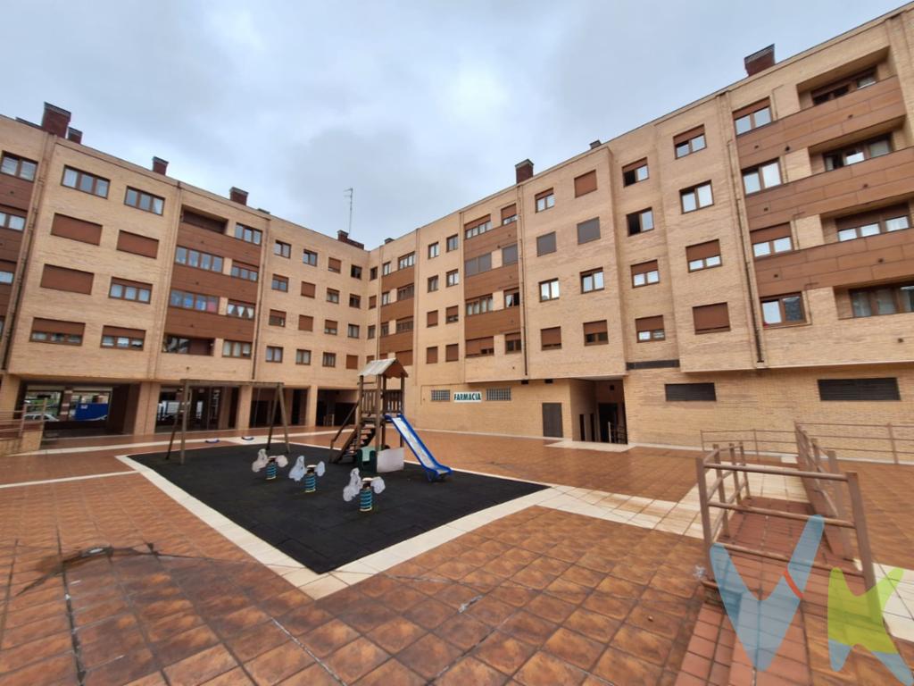 Se vende bonito piso totalmente exterior, muy acogedor,  al entrar te recibe un amplio hall con armario empotrado, cocina, luminoso salón con salida a terraza, dos  dormitorios, uno es tipo suite con armario empotrado y baño incorporado además el piso cuenta con otro baño con plato de ducha. La distribución está diseñada para maximizar la entrada de luz natural, creando un ambiente cálido.Para mayor comodidad, este piso incluye un amplísimo  y práctico trastero en la planta bajo cubierta, ideal para el almacenamiento de objetos e incluso para crear una zona de trabajo,  y para tu comodidad dispone de una plaza de garaje, algo altamente valorado en la zona, proporcionando tanto seguridad como comodidad en esa necesidad diaria de aparcamiento.El edificio cuenta con portal accesible e integra un moderno ascensor, asegurando accesibilidad para personas de todas las edades y haciendo más sencillo el transporte de artículos pesados. Las zonas comunes del edificio están bien cuidadas, lo que refleja la gestión diligente de la comunidad de propietarios y contribuye a un ambiente agradable a lo largo de todas las áreas comunes y los más pequeños tienen una zona infantil para su recreo.En cuanto a su localización, la zona Perchera La Braña cuenta con inmejorables conexiones de transporte, incluyendo paradas de autobús cercanas que facilitan y simplifican los desplazamientos por la ciudad de Gijón. Esta excelente conectividad hace que la vida cotidiana y el acceso a servicios y lugares de interés sean considerablemente más cómodos.Naturalmente, durante una visita presencial será posible captar todos los detalles que hacen de este inmueble una elección acertada para convertirse en el hogar perfecto. Sus características y ubicación estratégica, en una de las áreas más solicitadas de Gijón, garantizan una inversión segura, con un gran potencial tanto para uso personal como para inversión. No pierda la oportunidad de visitar este piso, que combina comodidad, modernidad y la practicidad que demanda la vida contemporánea. REn el precio del inmueble no se incluyen los gastos de Notaría, Registro e Impuestos asociados a la operación.