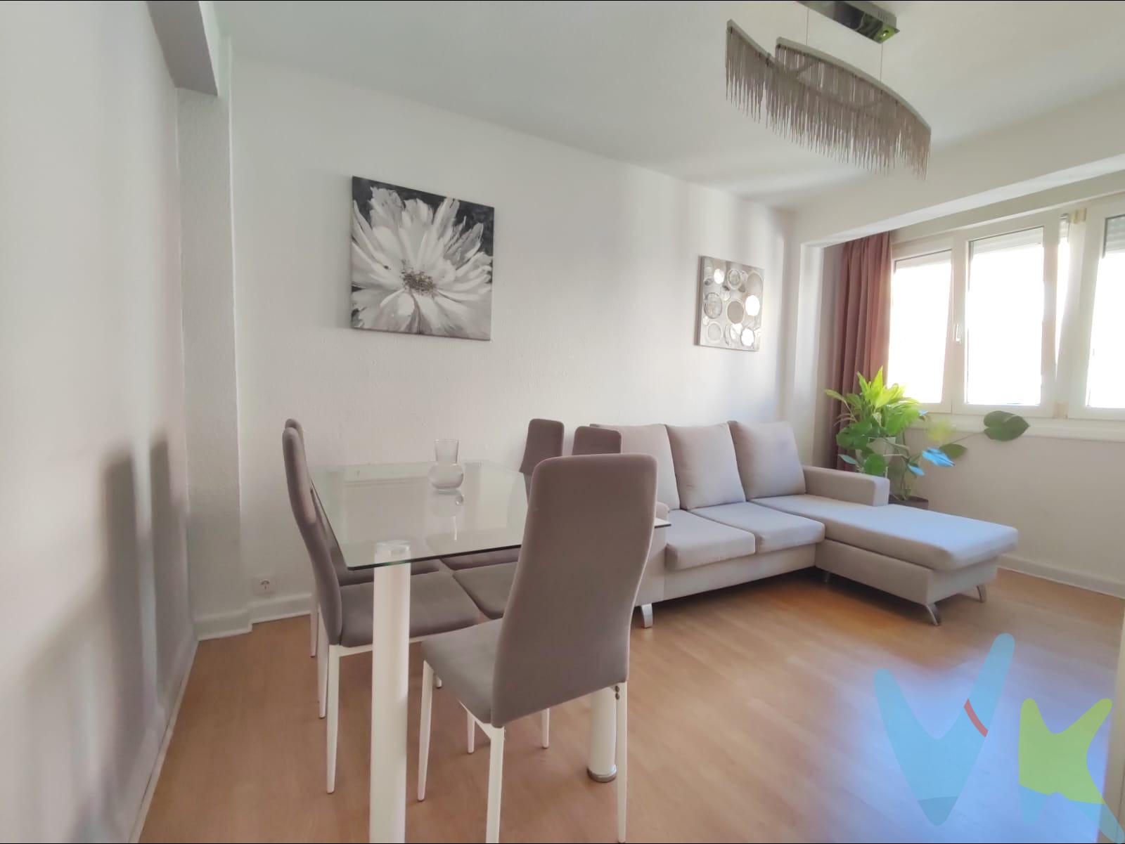 Descubre este espectacular piso recién reformado ubicado en La Penilla De Cayón, en la zona de El Puente. Sin ascensor. Con una superficie construida de 68 m² y útil de 55 m², esta propiedad es ideal para quienes buscan comodidad y estilo moderno. Disfruta del diseño contemporáneo que maximiza el espacio disponible, ofreciendo un ambiente luminoso gracias a su orientación norte-sur. Cuenta con 3 habitaciones , salón, cocina independiente y baño con plato de ducha, cada rincón ha sido cuidadosamente renovado para brindar una experiencia única e inigualable. Perfecto tanto como residencia habitual como inversión inmobiliaria. Los impuestos, gasto de notaria y registro no están incluidos en el precio. 