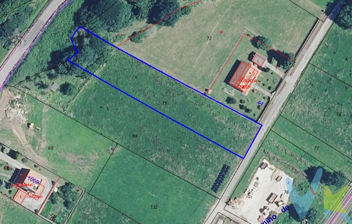 Finca urbanizable con posibilidad de vivienda, en un entorno natural y  bien comunicadoSi buscas un lugar donde disfrutar de la tranquilidad de un pueblo sin renunciar a las comodidades, esta finca rústica es una oportunidad única. Su proximidad al suelo urbano permite la construcción de una vivienda, previa autorización de la CROTU, convirtiéndola en una opción ideal para quienes desean crear su hogar en plena naturaleza.Con algo más de 1.900m2 y orientación sur, la finca recibe luz durante todo el día, aportando calidez y bienestar. La zona destaca por su buena comunicación, tanto por carretera como por tren, con una estación cercana que facilita los desplazamientos. Vivir aquí significa disfrutar del contacto directo con la naturaleza, del aire puro y del ritmo pausado de un entorno rural. Al mismo tiempo, estarás a un paso de Puente San Miguel, un núcleo donde encontrarás todo tipo de servicios: comercios, supermercados, centros educativos, instalaciones deportivas y mucho más.Una finca con grandes posibilidades, perfecta para quienes buscan calidad de vida, calma y buena conexión con los principales puntos de la zona.Solicita información sin compromiso o ven a visitarla para descubrir todo su potencial.Gastos e Impuestos no incluidos en el precio. Compra sujeta a ITP. El comprador se hará cargo de los costes de la escritura e inscripción en el Registro de la Propiedad. Al comprador se le cobrarán 2.000 + IVA de gastos de gestión.Más información sobre transparencia, impuestos, gastos y condiciones de compraventa en nuestra web www.activanorte.com 