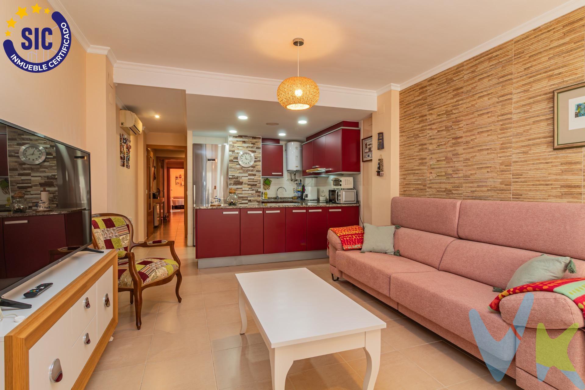 Te presentamos este magnífico ático dúplex de 128 m² en perfecto estado,  distribuido en dos cómodas plantas. Es ideal tanto para vivir todo el año como para disfrutar de estancias vacacionales junto al Mediterráneo. En la planta baja se encuentra una bonita cocina abierta al salón, un espacio amplio, moderno y muy luminoso gracias a su orientación noroeste, junto con dos dormitorios y un baño completo, ofreciendo comodidad y funcionalidad, así como la posibilidad de habitar únicamente esta planta si se desea, dejando la planta superior para más espacio, invitados o suite matrimonial. En la planta superior se sitúan otras dos estancias, por una parte el dormitorio principal, muy amplio, con un gran armario y baño completo incorporado, y un estudio con acceso directo a la terraza privada de 15 m², perfecta para teletrabajar, relajarse, tomar el sol o disfrutar de las noches de verano. La ubicación es excelente, en pleno centro, entre la Plaza Mayor y la Plaza de España, a solo 800 metros de la playa y rodeado de todos los servicios básicos que ofrece Oropesa del Mar, como supermercados, colegio, centro médico, comercios locales y zonas infantiles. Además, la vivienda incluye una plaza de parking situada en el sótano de otro edificio muy próximo, un valor añadido esencial en esta zona céntrica. Para quienes deseen ampliar su oferta de ocio, restauración o compras, la ciudad de Castellón se encuentra a pocos minutos en coche, con centros comerciales y múltiples opciones de ocio y restauración. También dispone de un acceso rápido al aeropuerto. La vivienda no se vende amueblada, lo que te permite personalizarla completamente y adaptarla a tu estilo. Un ático dúplex con encanto, amplitud y una distribución flexible que se adapta a tus necesidades. ¡Ven a descubrirlo!. (*) Gastos, impuestos y honorarios de agencia no incluidos en el precio