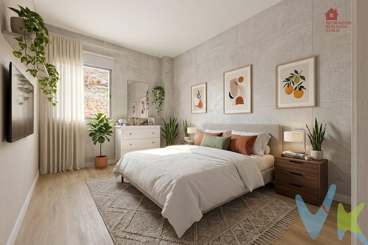 Una oportunidad singular para adquirir una vivienda en una de las zonas más consolidadas de Las Palmas de Gran Canaria. Se ofrece en NUDA PROPIEDAD esta amplia vivienda situada en la zona de Arenales, un entorno residencial plenamente consolidado, con una excelente conexión con el centro de la ciudad y rodeado de todo tipo de servicios, comercios, centros educativos y opciones de transporte. La vivienda dispone de una distribución cómoda y funcional, con tres dormitorios, un baño, un aseo, cocina independiente y salón, ofreciendo una base muy interesante para quien busca realizar una inversión inmobiliaria a medio y largo plazo. Uno de sus grandes valores añadidos es su amplia plaza de garaje, con capacidad suficiente para estacionar un vehículo y una motocicleta, una característica especialmente interesante en esta zona de la ciudad. La adquisición en nuda propiedad permite acceder a este inmueble mediante una fórmula de inversión diferente a la compraventa tradicional, por lo que resulta especialmente atractiva para compradores que buscan patrimonio, seguridad y visión a largo plazo. Una propiedad con una ubicación estratégica, buena distribución y un importante valor añadido gracias a su garaje. Si buscas una oportunidad de inversión inmobiliaria en Las Palmas de Gran Canaria y quieres conocer las condiciones de esta operación en nuda propiedad, estaremos encantados de proporcionarte toda la información y concertar una visita.