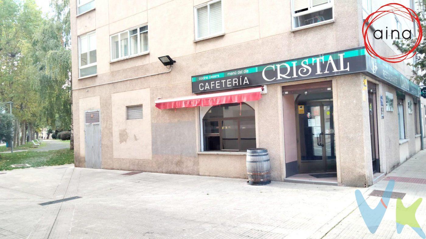 Gran oportunidad de venta de bar en buena zona emblemática de la plaza del grupo de rock Marea de Berriozar, en donde disfrutarás de una amplia terraza junto al parque para poder organizar diversos conciertos como hasta hace poco se venia haciendo al aire libre.  El bar cuenta en su interior con 130 metros cuadrados, totalmente equipado con todo detalle, bomba de aire de frio y calor, alarma antirrobo y enfriador de copas instantáneo con nitrógeno.  .  Al lado del rastro de Berriozar, de todos los centros comerciales  y además próxima construcción de 1.000 viviendas donde cada vez se amplia mas el tránsito de personas.  Actualmente en activo y funcionando.  Ven a verlo!!.  .  Gastos e impuestos no incluidos en el precio.  