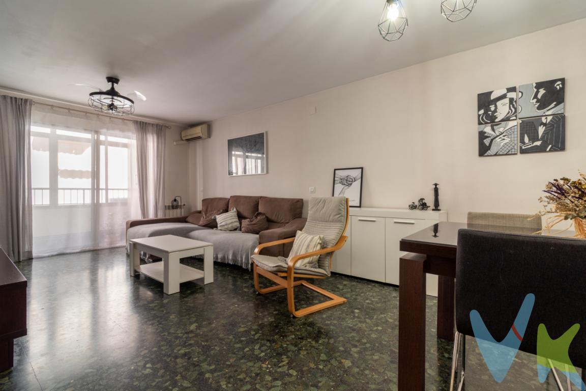 Ubicado en una de las zonas más cómodas y consolidadas del Puerto de Sagunto, junto al Triángulo Umbral, este piso combina amplitud, calidez y una distribución pensada para el confort familiar.Con 118 m² construidos (103 m² útiles), esta vivienda destaca por su gran salón comedor, un espacio protagonista con luz natural gracias a su acceso directo al balcón acristalado, ideal como zona de lectura o lavandería. La cocina, amplia y funcional, invita a disfrutar de los desayunos en familia gracias a su cómoda barra y su salida directa a la galería.Dispone de tres dormitorios de excelente tamaño, todos con una sensación de calma y confort, y dos baños completos con un toque moderno y alegre en su diseño.Entre sus comodidades, cuenta con gas ciudad, calefacción central por radiadores y aire acondicionado, garantizando bienestar durante todo el año.¿Qué hace especial a esta vivienda?Perfecta para familias que buscan espacio, ubicación y tranquilidad.Calefacción central y gas ciudad.Cocina independiente con mucho espacio de almacenaje.Gran salón comedor con acceso al balcón cerrado.Estancias amplias y bien iluminadas.Se vende completamente amueblada, lista para entrar a vivir desde el primer día.Situada junto al Triángulo Umbral, una de las áreas más valoradas del Puerto de Sagunto, disfrutarás de todos los servicios a pie de calle: supermercados, colegios, zonas verdes, cafeterías y transporte. A tan solo unos minutos del paseo marítimo y la playa, combina la serenidad del entorno residencial con la vitalidad de la ciudad costera.Más que una vivienda, es un lugar donde crear recuerdos, compartir momentos y disfrutar del día a día con calma, amplitud y luz natural. Si buscas espacio, confort y una ubicación perfecta, este piso en calle Sepúlveda está esperando ser tu nuevo hogar. * En nuestra agencia contamos con el distintivo de Agentes de Intermediación Inmobiliaria de la Comunitat Valenciana (Número de registro RAICV 1394) y cumplimos con todos los requisitos que debe tener un profesional del sector inmobiliario.*Por mandato expreso del propietario, comercializamos este inmueble en exclusiva, lo que le garantiza el acceso a toda la información, a un servicio de calidad, un trato fácil, sencillo y sin interferencias de terceros. Si usted es agente inmobiliario y tiene un cliente para este inmueble, llámenos estaremos encantados de colaborar. *El precio indicado no incluye gastos ni otros conceptos. A tal efecto, se informa que al referido precio habrá que añadirle los gastos propios de la transmisión inmobiliaria, entre los que cabe enumerar los siguientes: honorarios notariales, impuesto al que se encuentre sujeta la transmisión (Impuesto sobre el Valor Añadido o Impuesto sobre Transmisiones Patrimoniales y Actos Jurídicos Documentados, según el caso), gastos de inscripción en el Registro de la Propiedad y honorarios de intermediación de la agencia inmobiliaria.  *¿Qué te ofrecemos en nuestra agencia?  - Agilizamos y hacemos más cómodo el proceso. - ¡Nos ocupamos de todo! Cero preocupaciones. - Recibe apoyo legal y fiscal durante todo el proceso. - Experto inmobiliario 100% a tu lado. - Asistencia post venta ¡Seguimos a tu lado! 