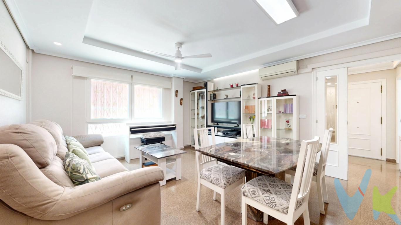 Vivienda con GARAJE, TRASTERO y ASCENSOR, en zona El Molí  Es la oportunidad de conseguir un bonito piso de 2 habitaciones y 2 baños, uno de ellos incorporado a la habitación principal, amplio salón comedor y cocina independiente. En el precio se incluye plaza de garaje y trastero en la misma finca para total comodidad en el primer sótano  Excelente zona, frente al colegio El Molí, a un paso de la parada de metro de Torrent, de todos los servicios, supermercados, tiendas de barrio, ... y muy fácil acceso de entrada y salida de la ciudad  Acogedor y moderno piso. Esta casa es perfecta para ti si piensas independizarte o empezar a vivir en pareja de forma cómoda y acogedora. La calidez que desprenden sus acabados hará que estés pensando en volver a casa para disfrutarla. Vivienda de 77m² que facilita su aseo y limpieza con rapidez  No lo pienses que lo pierdes. Llámanos, te daremos más detalles y acompañaremos en todo el proceso de compra    Si tienes que vender antes tu vivienda, llámanos y te asesoramos cómo hacerlo para además tener los mínimos gastos posibles y todas las garantías.  Agencia Registrada con el nº00516 en el Registro Obligatorio de Agentes Inmobiliarios de la Comunidad Valenciana    Por mandato expreso del propietario, COMERCIALIZAMOS ESTE INMUEBLE EN EXCLUSIVA, lo que le garantiza el acceso a toda la información, a un servicio de calidad, un trato fácil, sencillo y sin interferencias de terceros. Por este motivo, se ruega NO MOLESTAR AL PROPIETARIO, a los ocupantes de la propiedad o a los vecinos. Muchas gracias por su comprensión.   La oferta está sujeta a cambios de precio o retirada del mercado sin previo aviso. Este anuncio en su conjunto, incluyendo textos, fotos, imágenes o cualquier otro contenido de este, no es vinculante dado que la información es ofrecida por terceros y puede contener errores. Se muestra a título informativo y no contractual.  El precio del inmueble no incluye los honorarios de la agencia que ascienden al 4%+IVA del precio final del inmueble, ni los gastos de notaría y registro de la propiedad (que están sujetos a aranceles y varían dependiendo del precio de escrituración), ni los impuestos (que en la Comunitat Valenciana varían dependiendo del precio del inmueble y de las características personales del comprador).  Esta propiedad se pone a la venta con toda la documentación comprobada y en regla, por lo que ofrecemos GARANTIAS a los compradores.