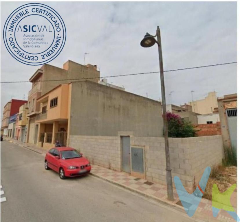 Se vende solar urbano de 369 metros cuadrados, ideal para desarrollar un proyecto residencial. Con una superficie edificable de 1.100 metros , este terreno ofrece un gran potencial para construir bloques de viviendas de hasta cuatro plantas..Ubicado en el corazón del pueblo, cuenta con acceso directo a la vía urbana y está rodeado de todos los servicios necesarios: colegios, hospitales, supermercados y transporte público. La excelente comunicación con el resto de la ciudad lo convierte en una opción atractiva tanto para inversores como para futuros residentes..No pierdas la oportunidad de convertir este excelente solar que combina ubicación, accesibilidad y posibilidades de desarrollo. Estudio de edificabilidad realizado a disposición de los clientes interesados. !Contáctanos para más información!.En el precio de venta no se incluyen impuestos...---------------------------------------------------------------------------------------------------------------------------.----------------------------------------------------------------------------------------------------------------------------.Por mandato expreso del propietario, comercializamos este inmueble en exclusiva, lo que le garantiza el acceso a toda la información, a un servicio de calidad, un trato fácil, sencillo y sin interferencias de terceros. Por este motivo, se ruega no molestar al propietario, a los ocupantes de la propiedad o a los vecinos. Muchas gracias por su comprensión. Si usted es agente inmobiliario y tiene un cliente para este inmueble, llámenos: estaremos encantados de colaborar..