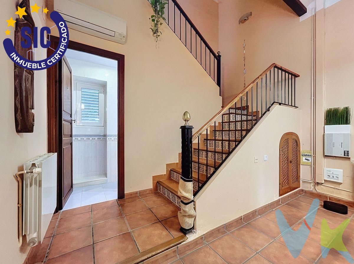 Si estás buscando un hogar rodeado de naturaleza, con amplios espacios y todas las comodidades, este impresionante chalet es tu opción ideal. Con 580 m² construidos sobre una vasta parcela de 23.800 m², esta propiedad única ofrece el equilibrio perfecto entre confort y conexión con el entorno natural. Características principales de la vivienda:. 3 TERRAZAS . PISCINA Y SAUNA. POZO PROPIO. GRAN PATIO INTERIOR Y EXTERIOR. 2 CHIMENEAS . 4 amplias habitaciones, llenas de luz natural y espacio. GARAJE Y TRASTERO. Cocina semi conectada al salón, ideal para quienes buscan comodidad y un espacio abierto para compartir. 2 baños , diseñados para ofrecer funcionalidad y estilo. BUENAS VISTAS y RODEADO DE NATURALEZA. Con naranjos ecológicos en producción. UBICACIÓN: . -5 MINUTOS ANDANDO: PISCINA MUNICIPAL, INSTITUTO Y POLIDEPORTIVO. -5 MINUTOS EN COCHE: ESTACIÓN DE TREN , EL MAGATZEM DE RIBERA . -10 MINUTOS ANDANDO: CENTRO COMERCIAL, CON TODO TIPO DE TIENDAS Y SERVICIOS COMO SUPERMERCADO. -20 MINUTOS EN COCHE: LA PLAYA DE TAVERNES. -30 MINUTOS DE VALENCIA. La parcela:. Esta propiedad no solo es un hogar, sino también una finca en producción de naranjas ecológicas, con un sistema de riego por goteo eficiente que garantiza la sostenibilidad de los cultivos. La parcela está doblemente vallada para mayor seguridad y cuenta con un pozo de agua propio, lo que te da una independencia adicional y un suministro de agua sostenible. Un espacio lleno de luz y naturaleza:. Cada rincón de este chalet ha sido diseñado para aprovechar al máximo la luz natural que inunda cada estancia, creando un ambiente cálido y acogedor. Rodeado de naturaleza, disfrutarás de una privacidad inigualable y la tranquilidad que solo una finca de estas características puede ofrecer. Este chalet ofrece mucho más que metros cuadrados: es un estilo de vida. Con sus amplias áreas de recreo, la producción ecológica de naranjas y todos los extras de lujo como la sauna y piscina, vivir aquí significa disfrutar de una calidad de vida superior. Si buscas un hogar que te ofrezca comodidad, privacidad y conexión con la naturaleza, no dejes pasar esta oportunidad. VENTA:. PVP 550.000€.  Gastos e impuestos no incluidos en el precio. La compra conlleva impuestos y gastos de formalización para el comprador. A título orientativo se informa que en segundas transmisiones el  ITP  con carácter general en  Valencia  es del  10%, pudiendo existir otros tipos impositivos atendiendo a  las circunstancias  personales del comprador u otras circunstancias previstas legalmente. Base imponible del impuesto el mayor valor entre el precio de compraventa, la tasación o el valor de referencia catastral. En cuanto a los gastos de  notaría y registro, en su caso,  suelen oscilar aprox; entre 1,5% y 2,5% (aranceles variables según precio, n.º de copias y complejidad). El comprador elige notario. Si el comprador precisase de  hipoteca: tasación, condiciones y costes bancarios serán según entidad elegida por el comprador, así como los gastos de gestoría, y cualesquiera otros gastos inherentes a la formalización de la compraventa que legalmente correspondan a la parte compradora, salvo pacto expreso en contrario con el vendedor. El consumidor tiene,  conforme a la normativa vigente, a su disposición información y documentación adicional relativa al inmueble y condiciones de la compraventa, que podrá ser consultada en C/Joaquín Costa 4, bajo 46005 Valencia o urbe2@remax.es. Honorarios de mediación inmobiliaria a cargo del  COMPRADOR: (3% del precio final de venta más IVA (21%), salvo otro pacto.); y  de VENDEDOR (según acuerdo con el mismo). . Se informa al consumidor que la agencia actúa como intermediaria inmobiliaria en la operación, estando cualquier eventual compraventa y sus condiciones sujeta a la aceptación expresa del propietario-vendedor y a la posterior formalización del correspondiente contrato.