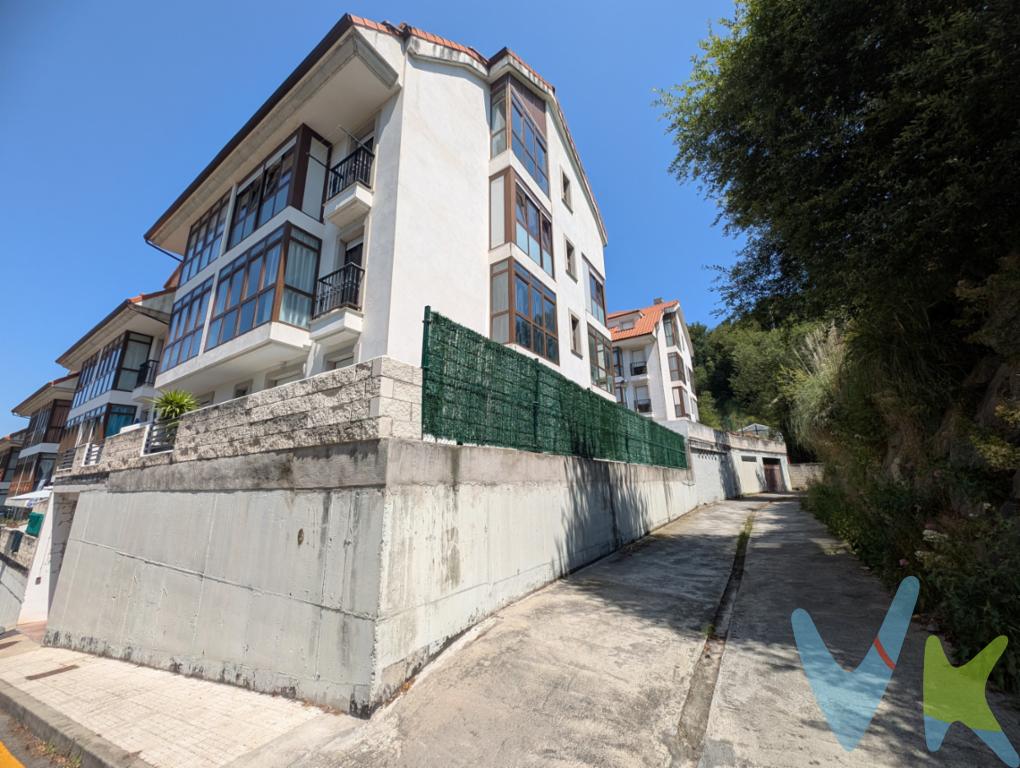 ¡Excelente oportunidad de Limpias! Presentamos un céntrico garaje en venta en Limpias. Consta de plaza de garaje y trastero anexo este espacio es ideal para aquellos que buscan un lugar seguro y cómodo para estacionar su vehículo.La ubicación de este garaje es envidiable. Situado en el núcleo de Limpias, ofrece fácil acceso a las principales vías de comunicación de la región, garantizando desplazamientos rápidos y eficientes. Esta proximidad a las arterias principales hace que el garaje no solo sea una excelente opción para uso personal, sino también una atractiva alternativa de inversión con alta demanda en el mercado.El garaje cuenta con puerta automática, brindando un plus de conveniencia cada vez que se necesita entrar o salir. La inversión en este garaje es una excelente decisión, ya que la demanda de estacionamiento en la zona aumenta constantemente, ofreciendo potencial de revalorización en el futuro.Te esperamos para mostrarte cada detalle de esta excelente oportunidad. 